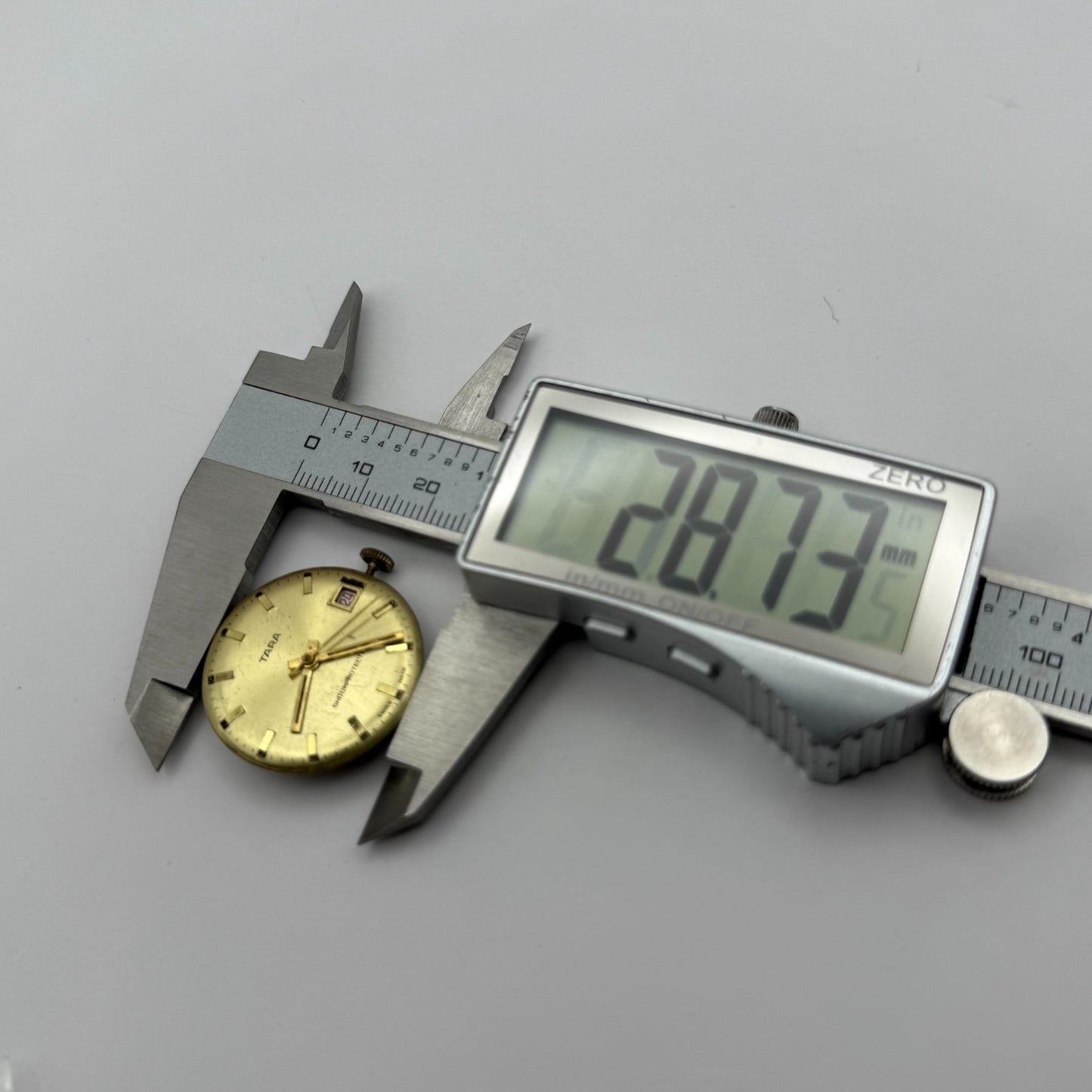 EB 8800 Watch Movement Tara Date Manual Wind Vintage Swiss Parts Repair 26.9mm