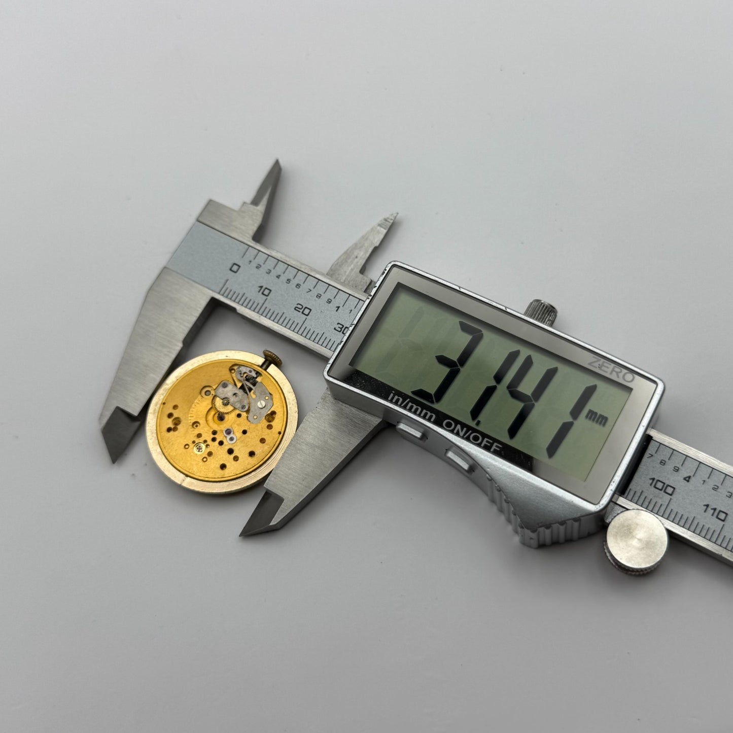 Smiths Imperial 617 Cal 0104 Watch Movement Running Manual Wind Parts 31.4mm