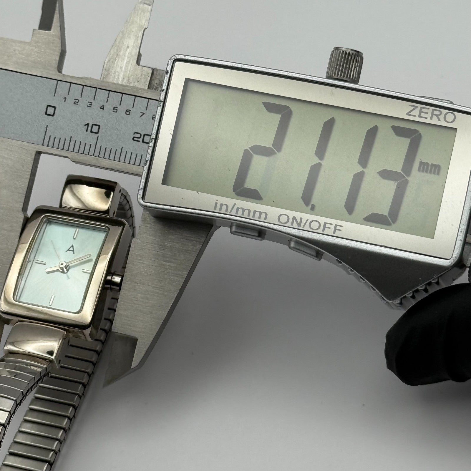 A Ladies Quartz Watch Rectangular Dial Silver Tone Stretch Band Working 19mm