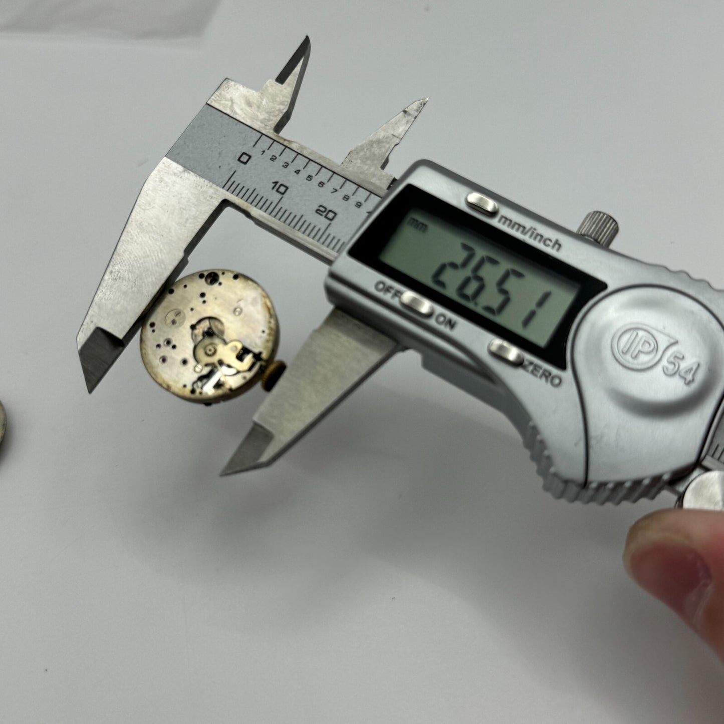 23.6mm Possibly Movado 15 Jewels 4 Adjustments Manual Wind Swiss Watch Movement