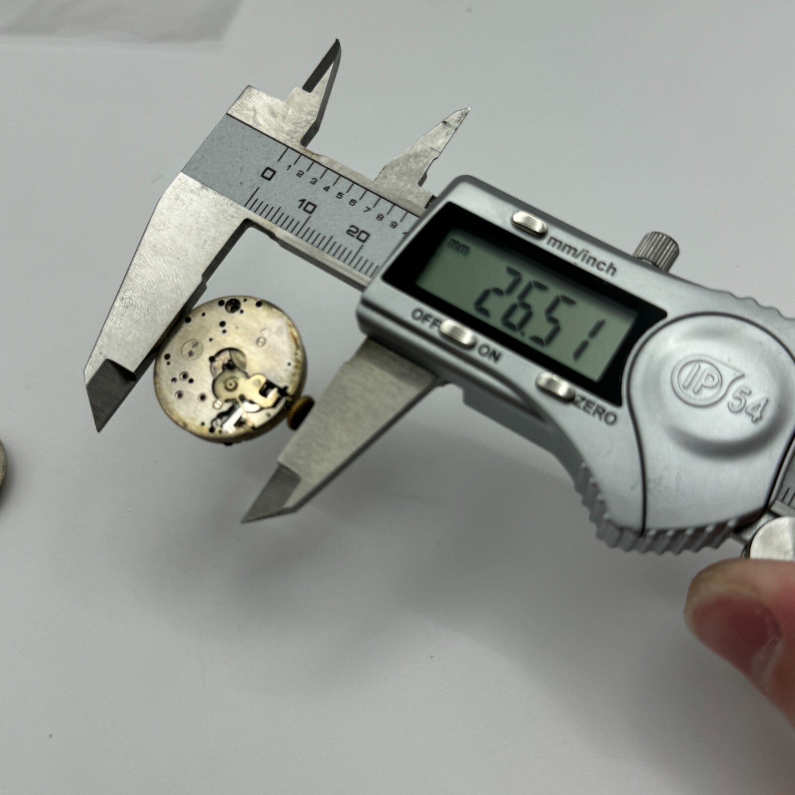 23.6mm Possibly Movado 15 Jewels 4 Adjustments Manual Wind Swiss Watch Movement