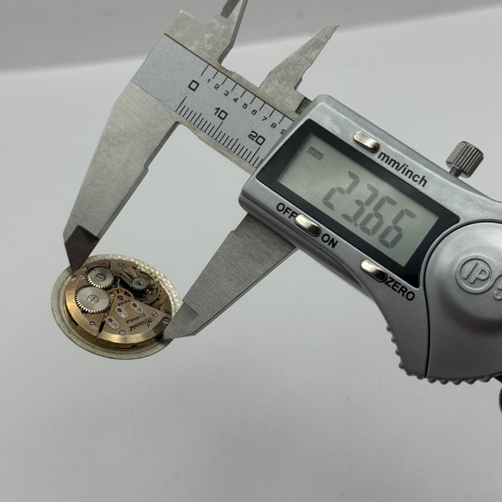 23.6mm Accurist ETA 2390 Manual Wind Watch Movement Swiss Vintage PARTS SPARES