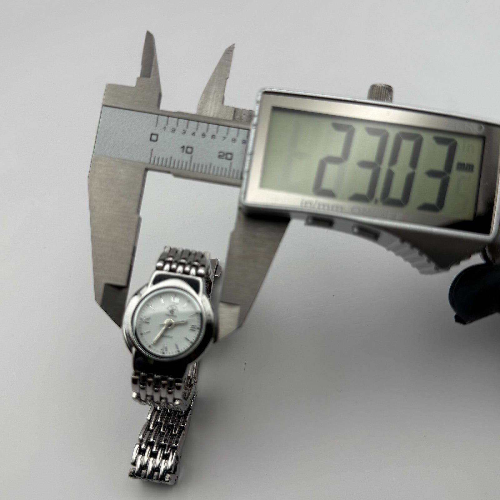 Beverly Hills Polo Club Ladies Quartz Watch Silver Tone Bracelet Working 23mm