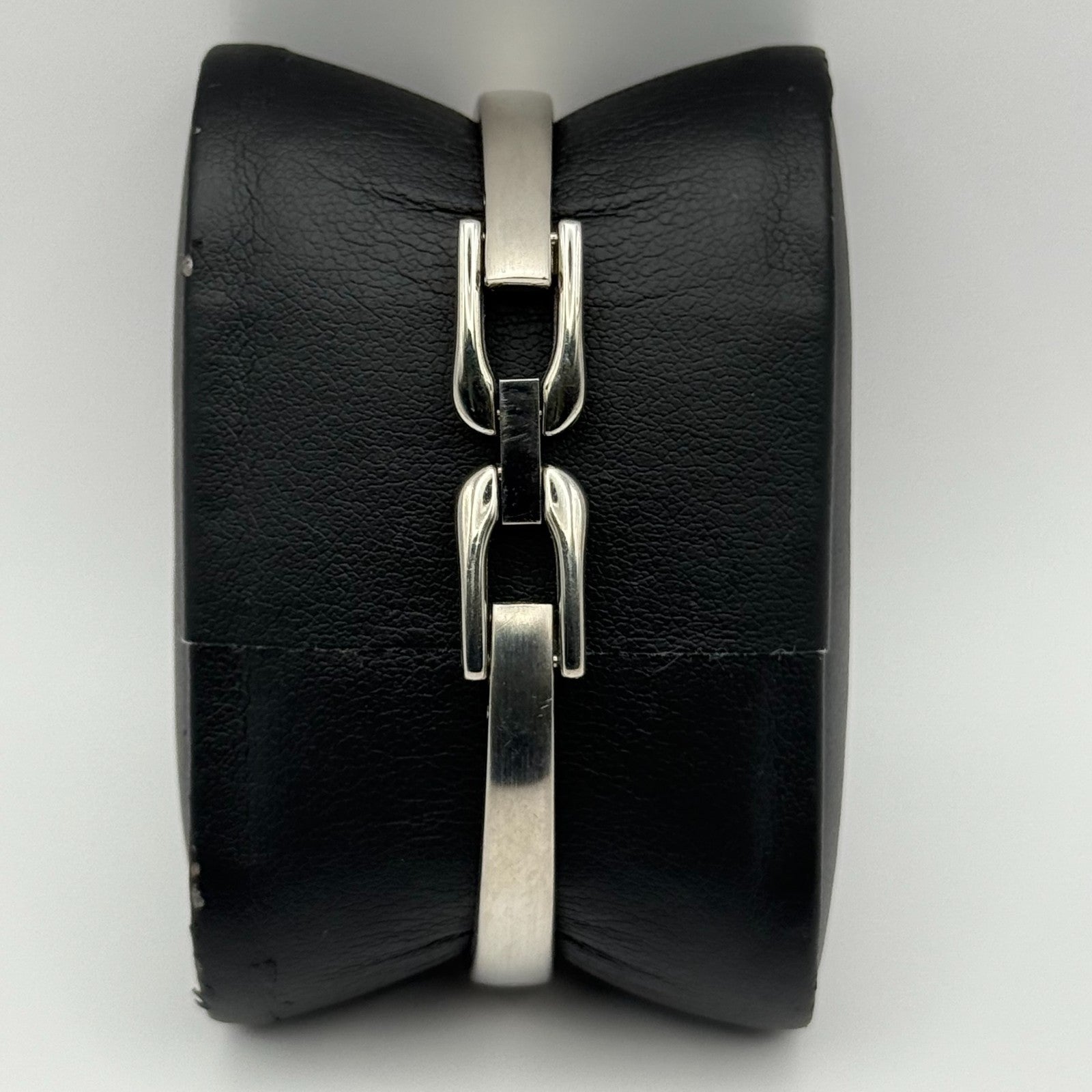 Oasis Ladies Quartz Watch B95 Silver Tone Bracelet Working 20mm 5.5 Inches