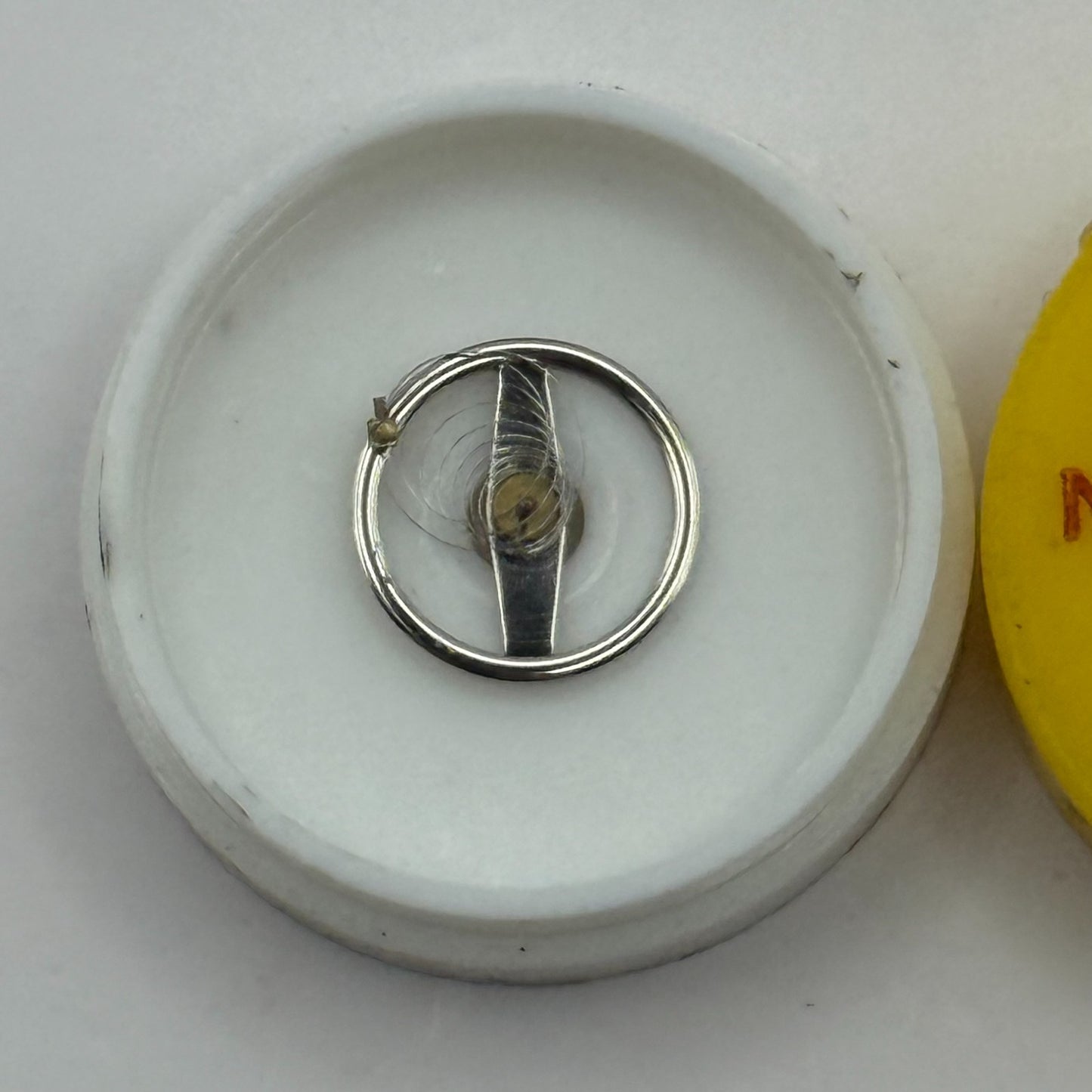 RL 9013 9031 Balance Complete a pla. Renata 1803 M Watch Movement Parts DAMAGED