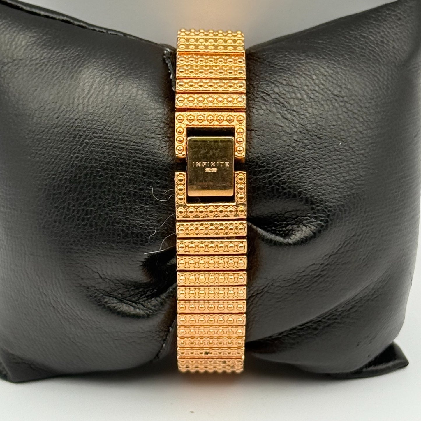 Infinite Ladies Quartz Watch Gold Tone Crystal Accents Bracelet Working 25mm