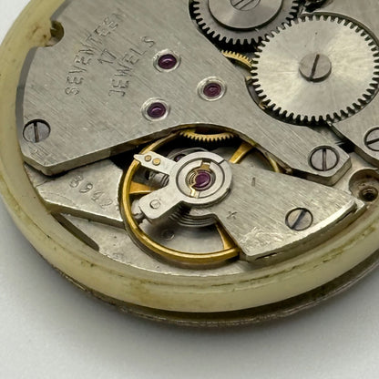 Sekonda 3942 Date Watch Movement Soviet Manual Wind Vintage Parts 26.7mm