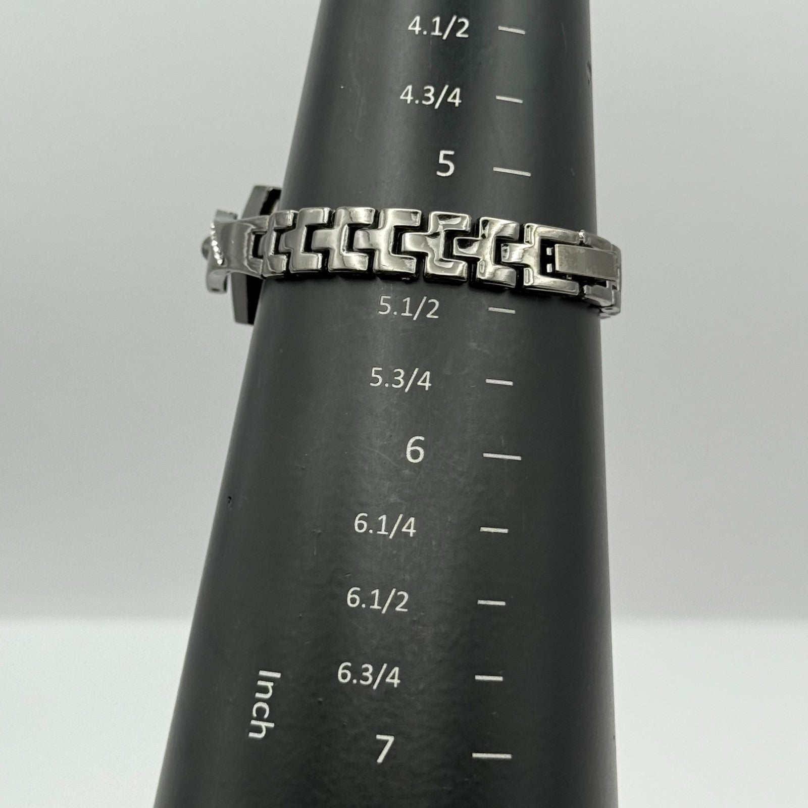 Figaro Italian Design Ladies Quartz Watch Crystal Accents Japan Working 19mm