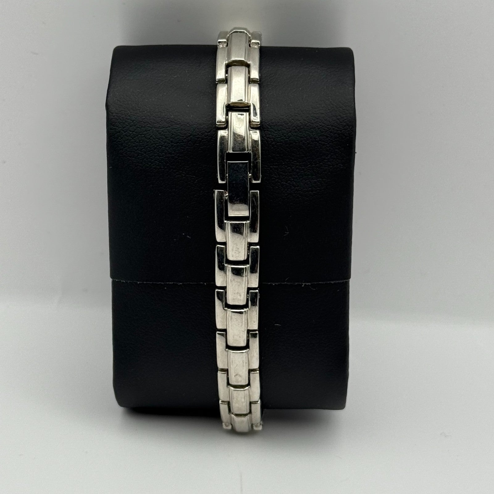 Citron BLC202 Ladies Quartz Watch Black Dial Silver Tone Bracelet Working 21mm