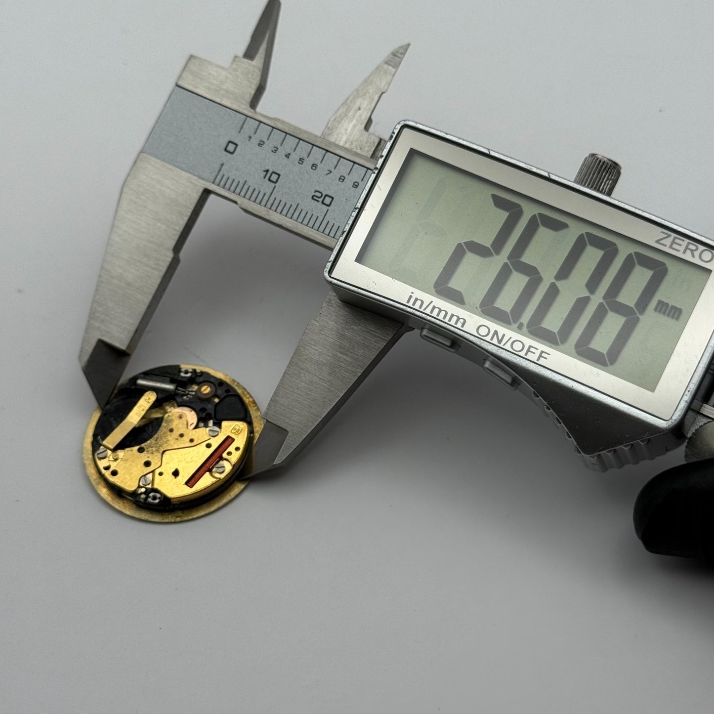 ESA ETA 944.111 Quartz Watch Movement Avia Date Vintage Swiss Parts Repair 26mm