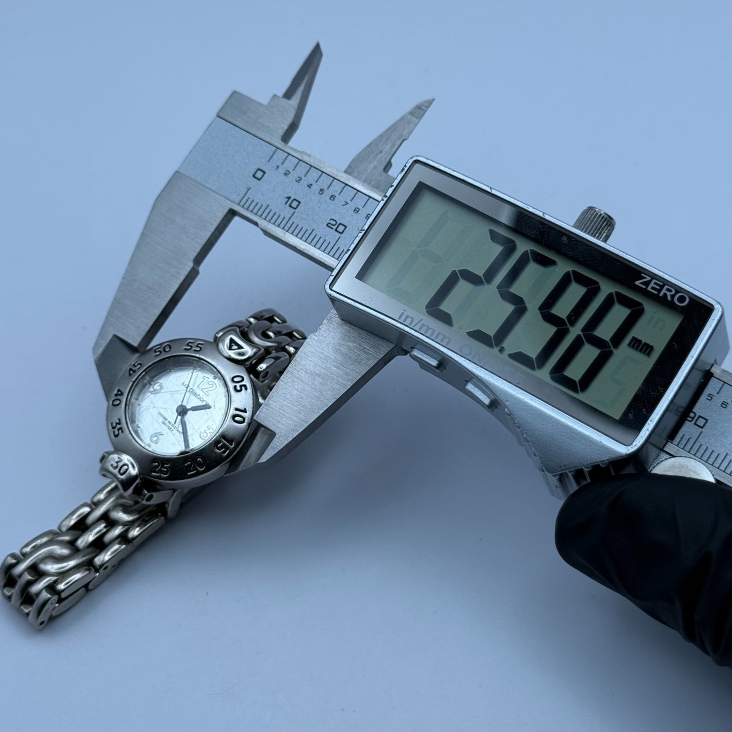 Liz Claiborne Ladies Quartz Watch Silver Tone Bracelet Japan Working 26mm