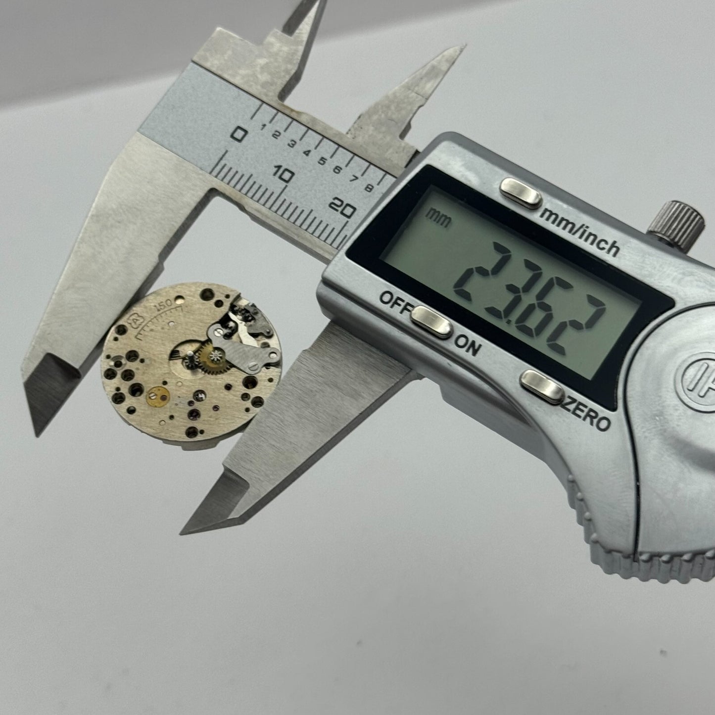 23.6mm Arogno A 150 Manual Wind 15 Jewels Vintage Swiss Watch Movement PARTS