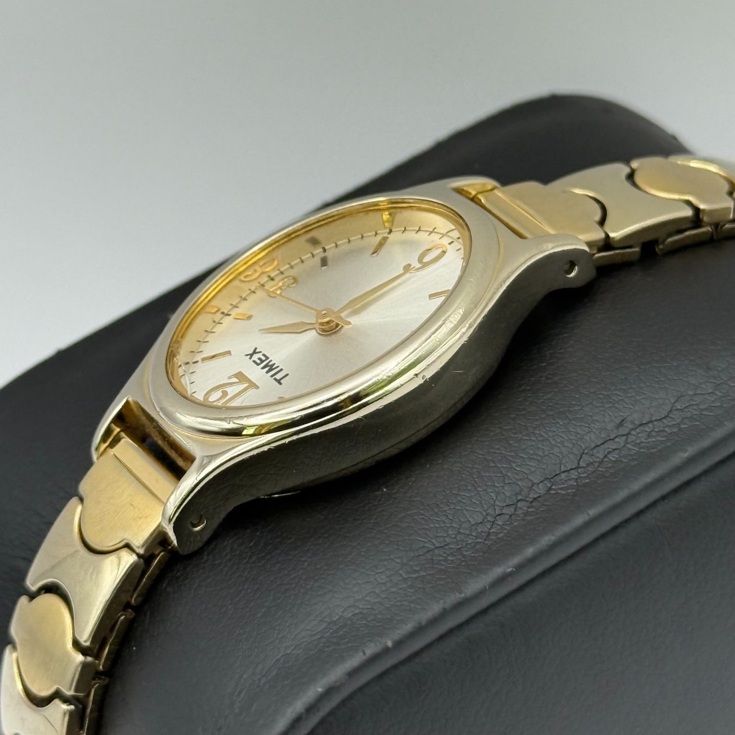 Timex Ladies Quartz Watch Oval Dial Gold Tone Stretch Band Steel Working 21mm