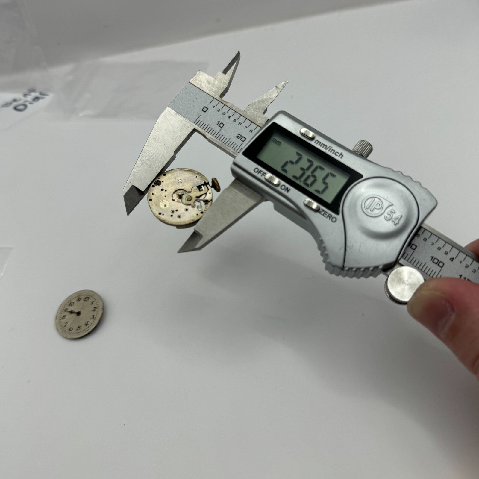 23.6mm Possibly Movado 15 Jewels 4 Adjustments Manual Wind Swiss Watch Movement