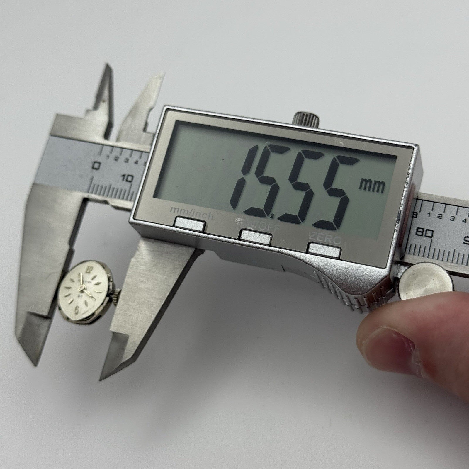 13.1mm Vintage Ladies Bulova 5AT Manual Wind Swiss Watch Movement PARTS REPAIR