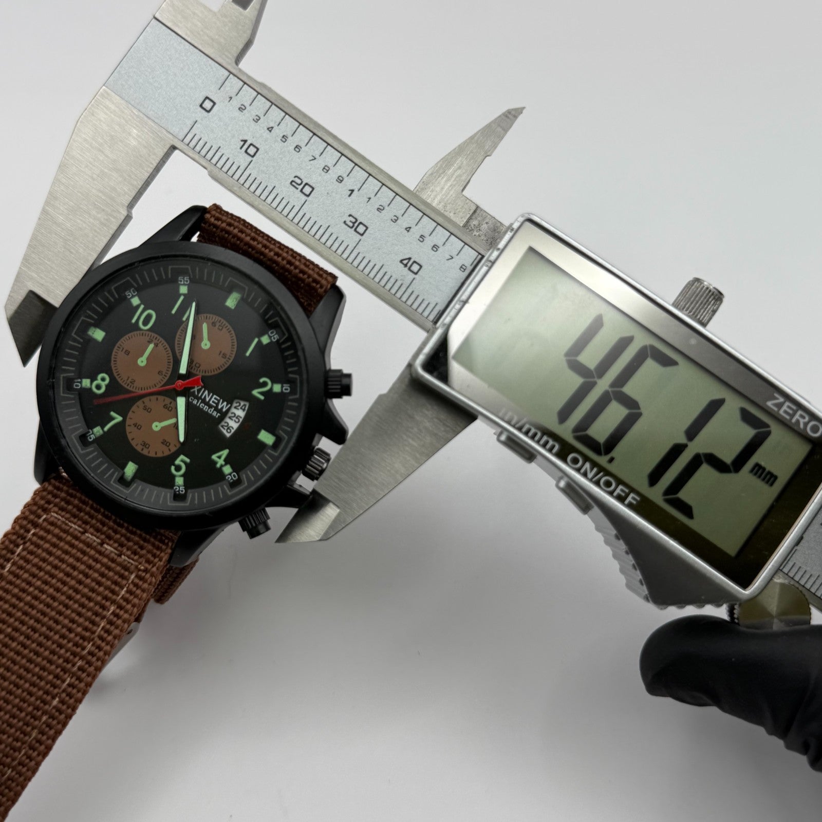 Xinew Men’s Quartz Chronograph Watch Calendar Dial Brown Strap Working 43mm