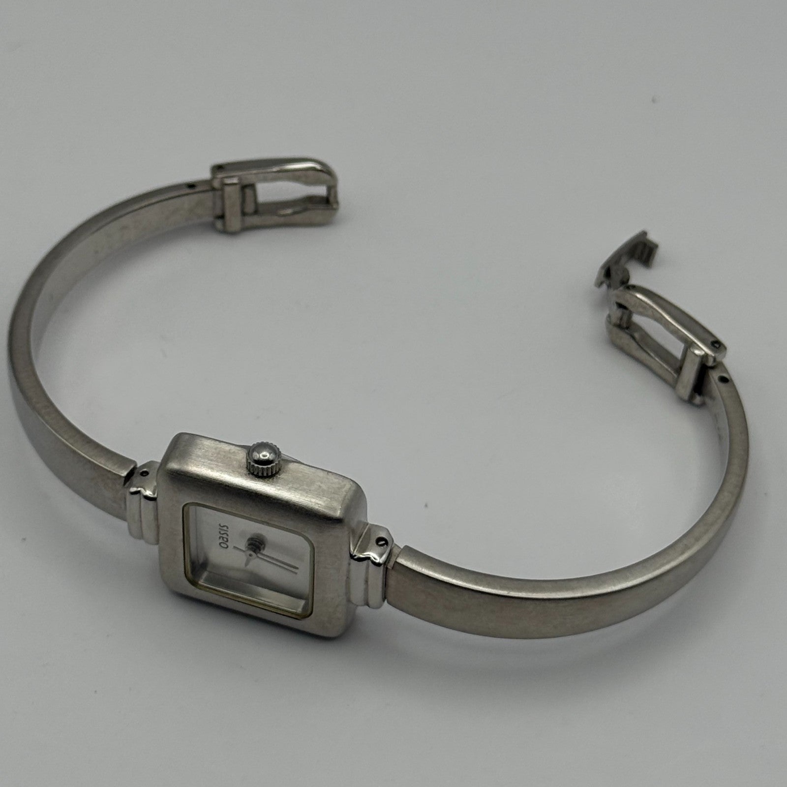 Oasis Ladies Quartz Watch B95 Silver Tone Bracelet Working 20mm 5.5 Inches