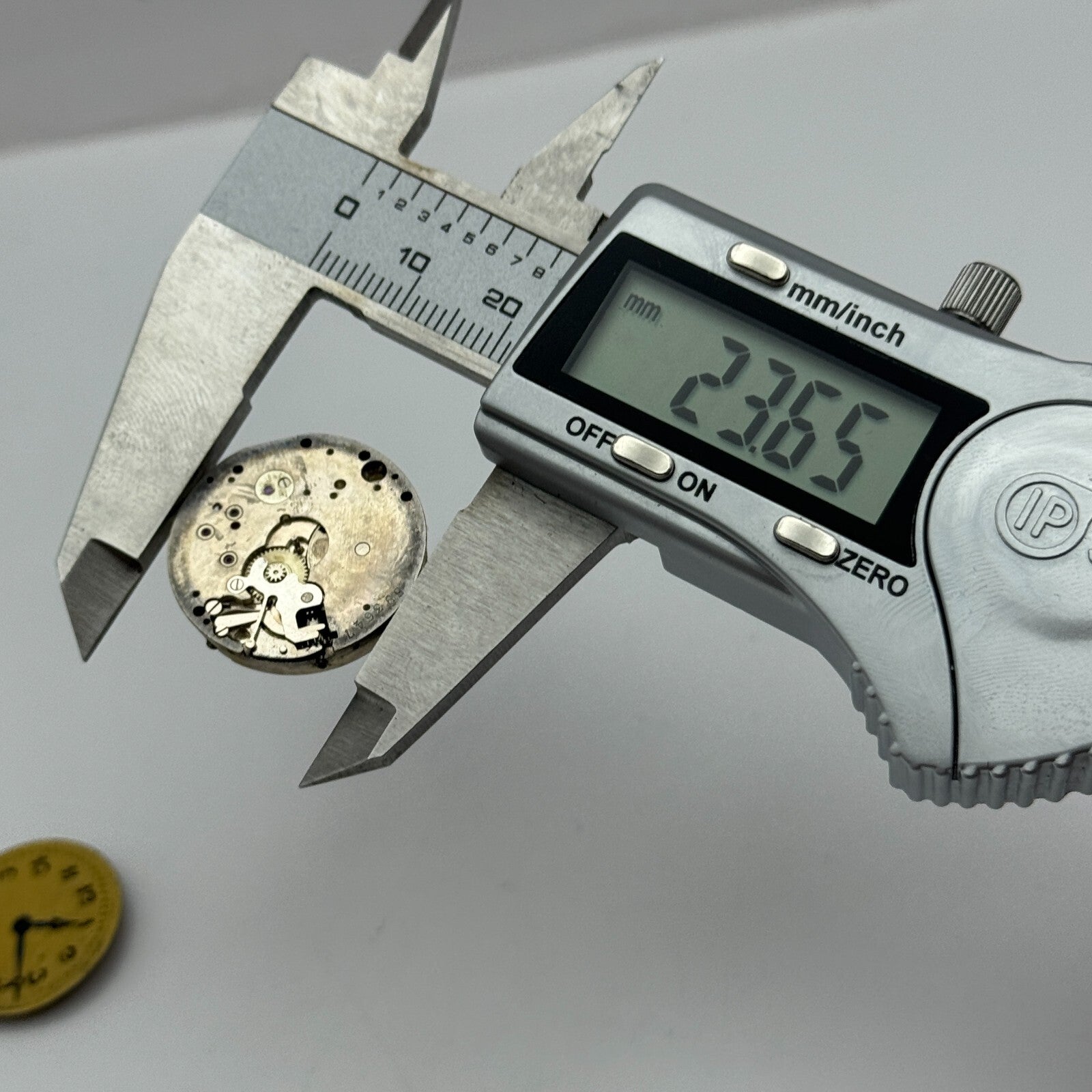 23.6mm Possibly Movado 15 Jewels 6 Adj High Grade Manual Wind Watch Movement