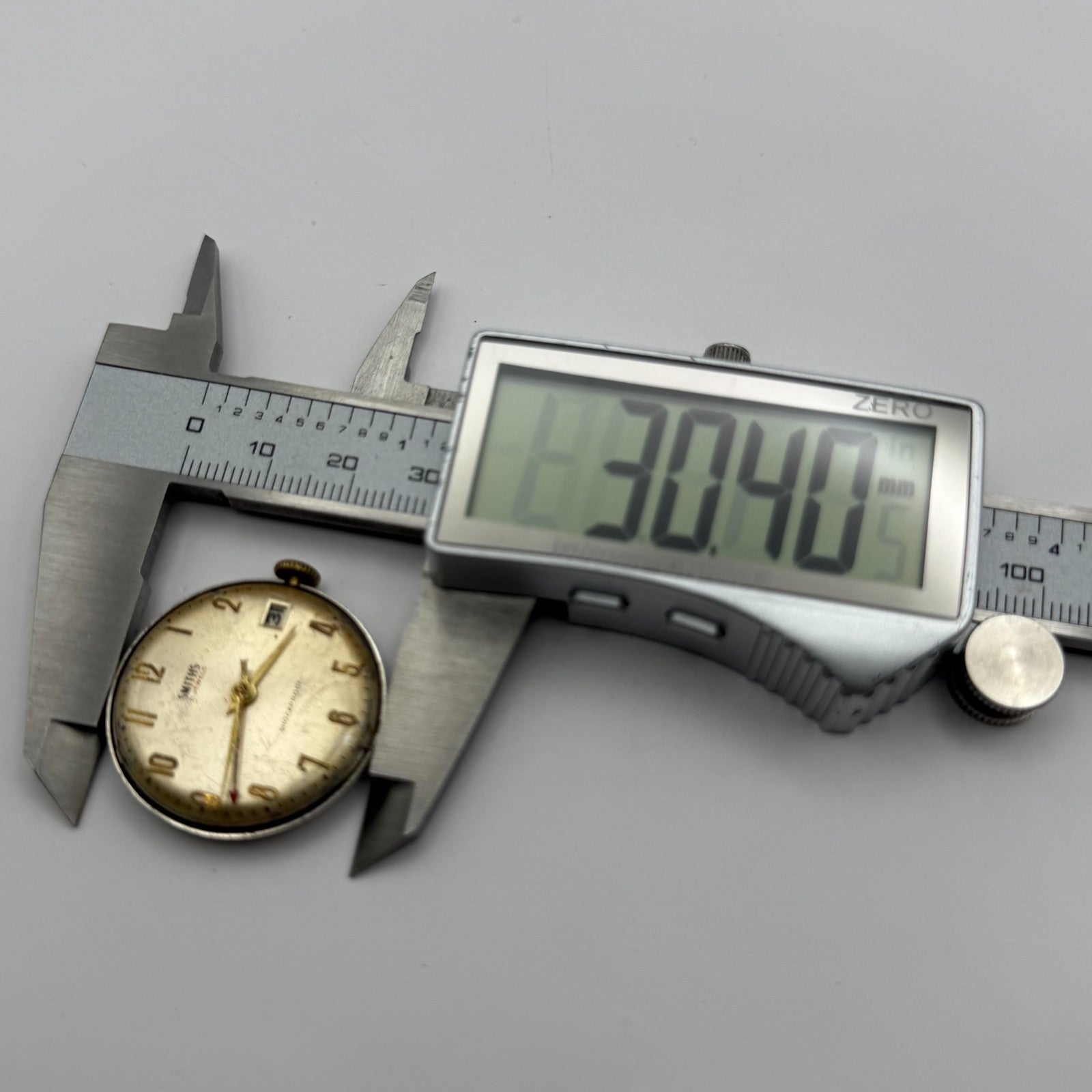 Smiths 21 Jewels Date Pointer Watch Movement Manual Wind Vintage Parts 30.4mm