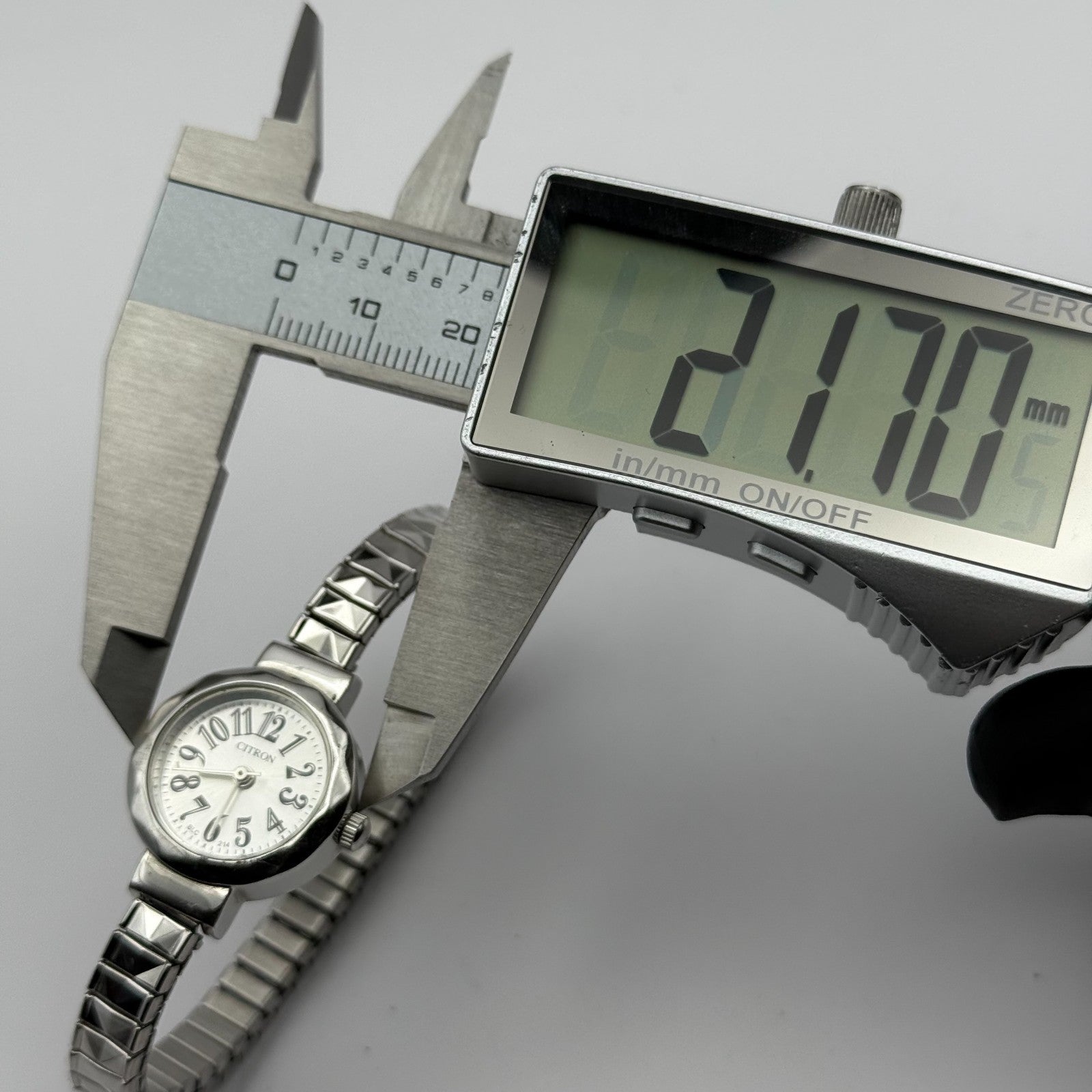 Citron Ladies Quartz Watch Silver Tone Expandable Band Steel Working 21mm