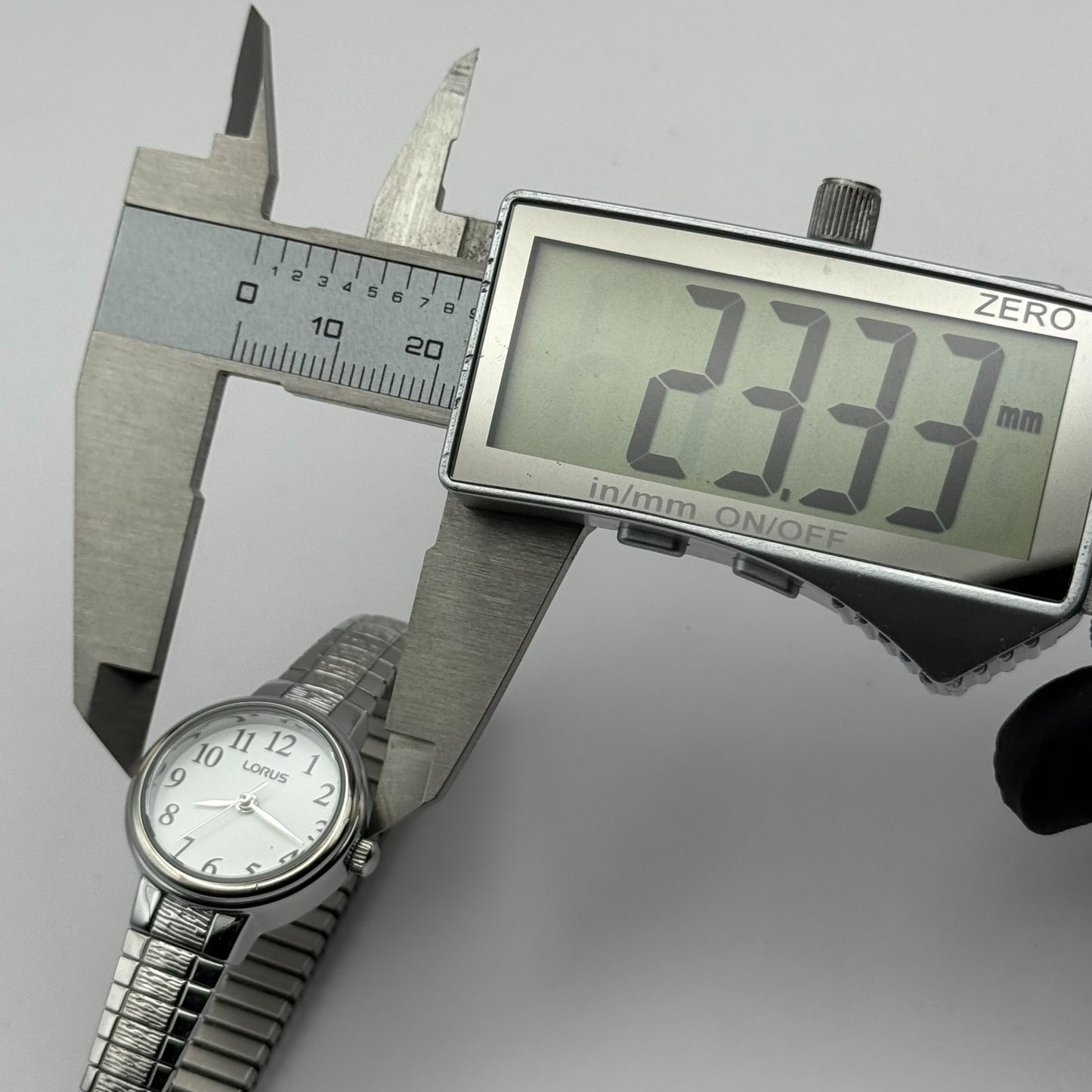 Lorus Ladies Quartz Watch White Dial Silver Tone Stretch Band Japan Working 23mm