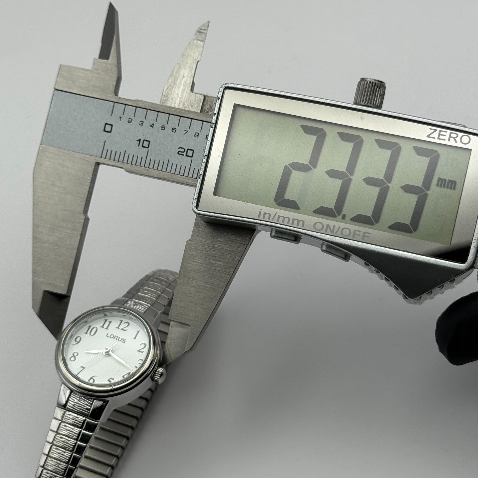 Lorus Ladies Quartz Watch White Dial Silver Tone Stretch Band Japan Working 23mm