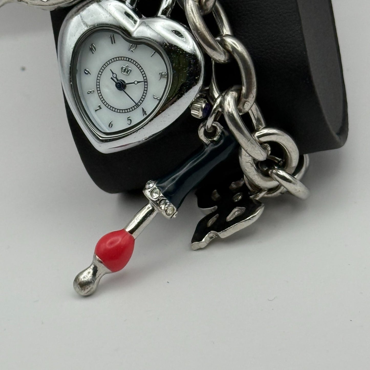 Ladies Quartz Watch Heart Dial Silver Tone Bracelet Stylish Charms Working 28mm