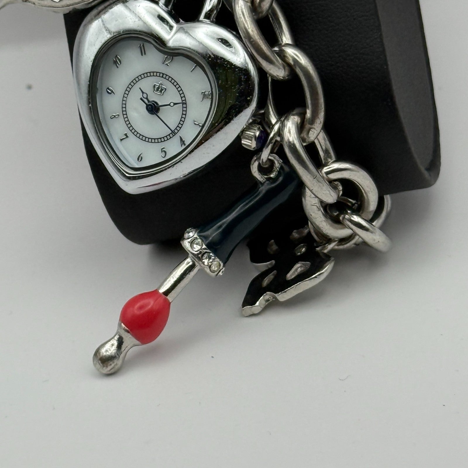 Ladies Quartz Watch Heart Dial Silver Tone Bracelet Stylish Charms Working 28mm