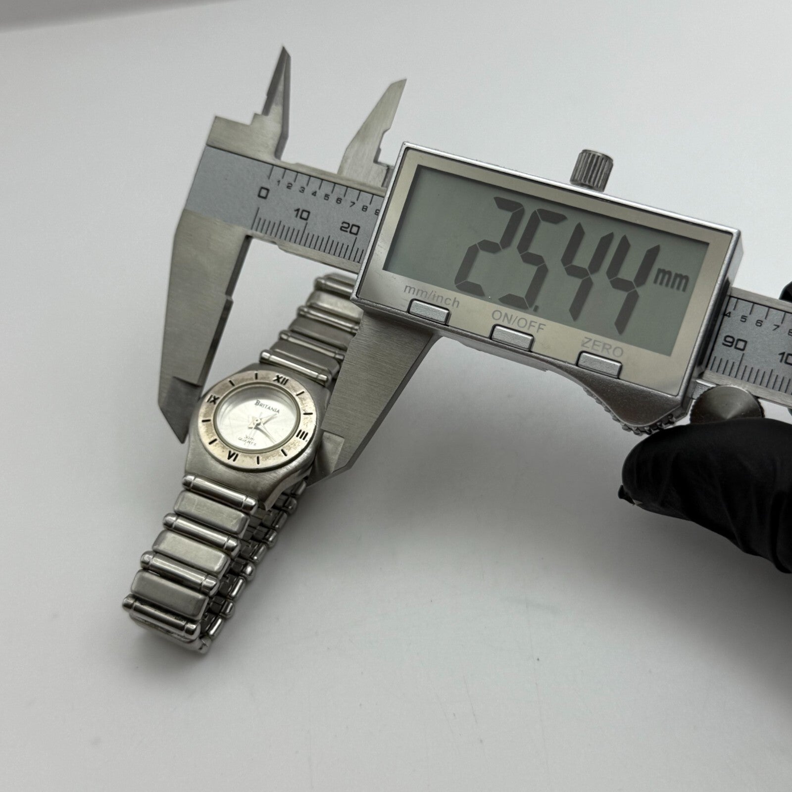 25mm Working Ladies Britania 30m Silver Tone Roman Numeral Quartz Watch 6 Inches