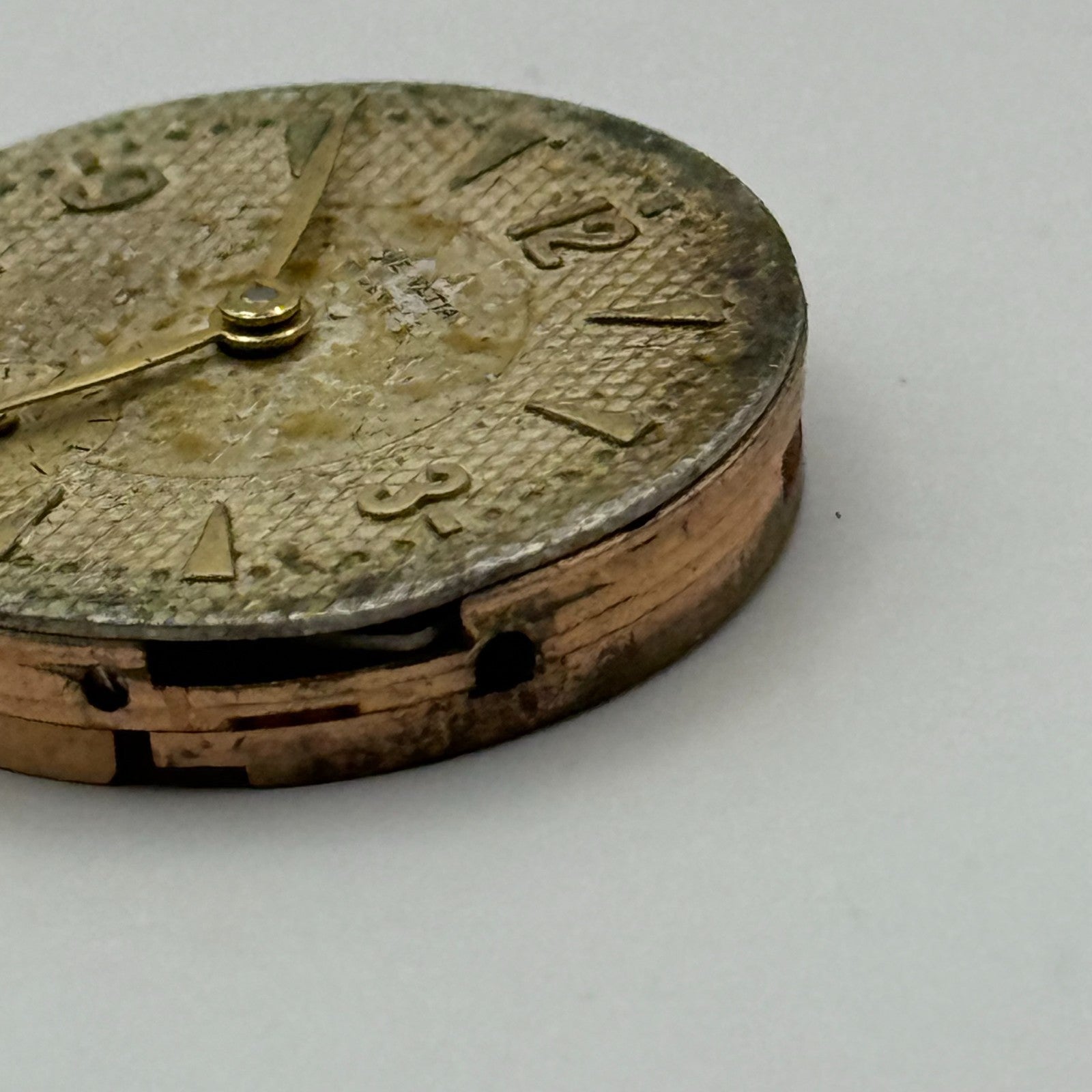 Helvetia 82C Watch Movement Manual Wind Vintage Swiss 17 Jewels Parts 23.1mm