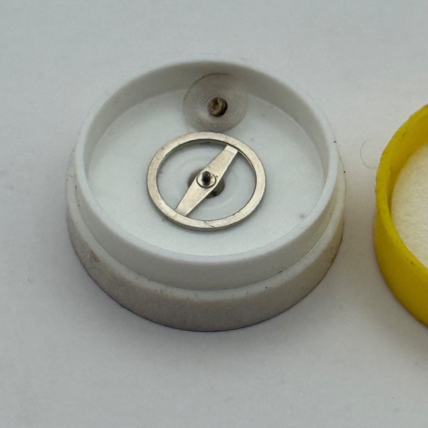 BFG 910 Balance Complete DGT Renata 827 Watch Movement Parts Vintage DAMAGED