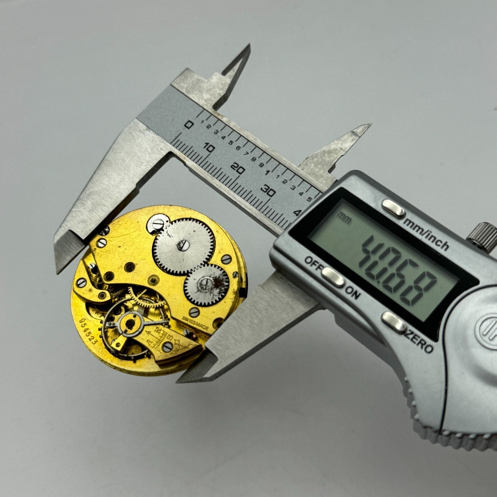 42.7mm Unidentified Swiss Sub Seconds Open Face Pocket Watch Movement PARTS