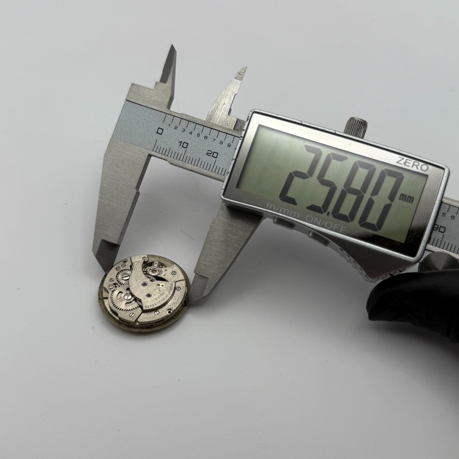 AS 1686 Watch Movement Bentima Manual Wind Vintage Swiss Parts Repair 25.8mm