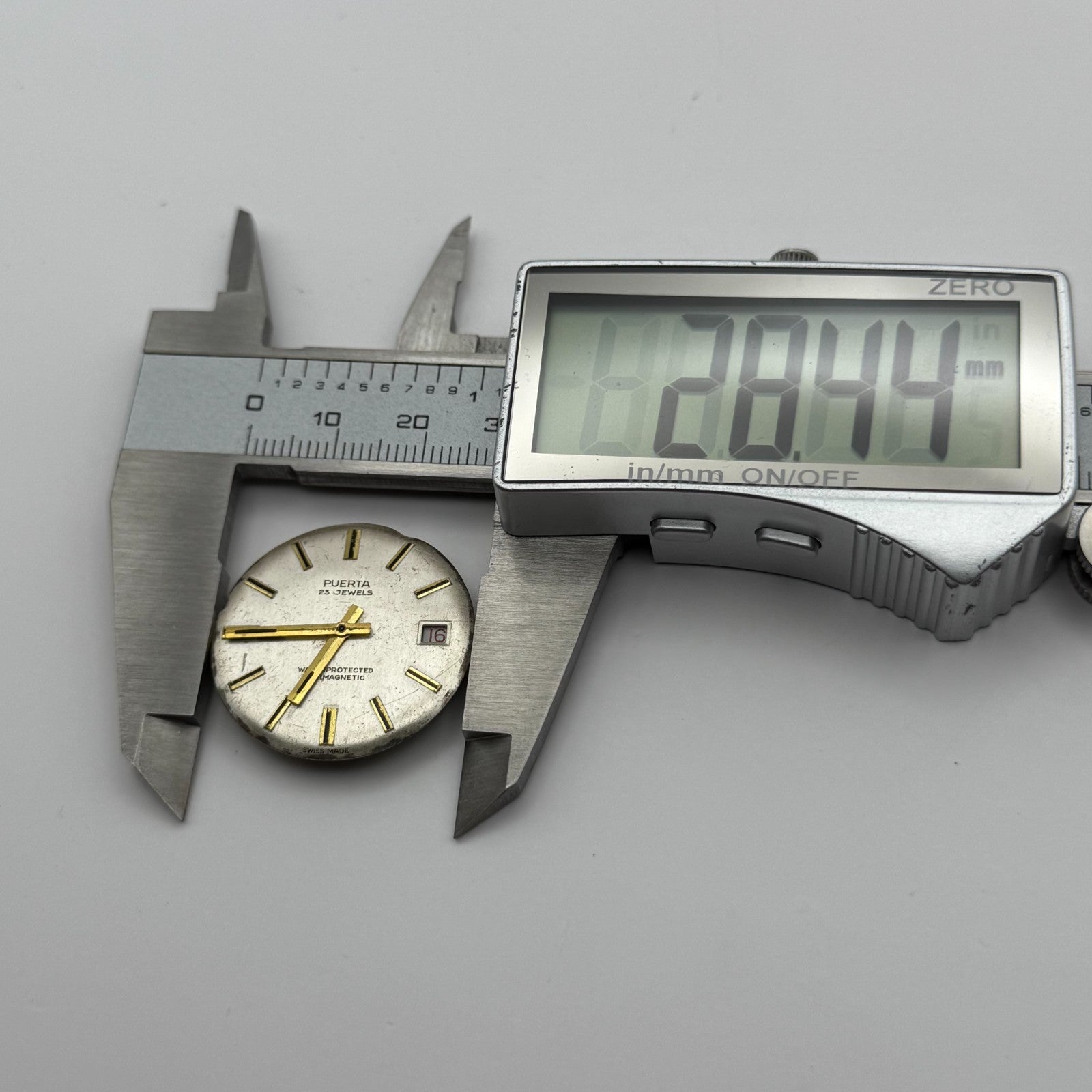 EB 8021N Watch Movement Puerta Date Manual Wind Vintage Parts Repair 25.9mm