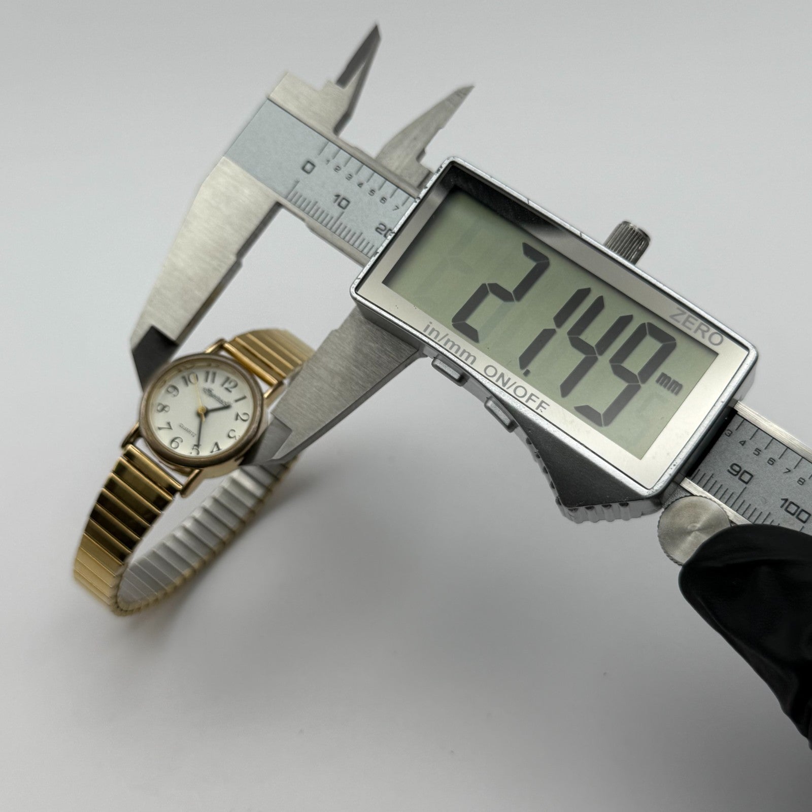 Ingersoll Ladies Quartz Watch White Dial Gold Tone Stretch Band Working 21mm