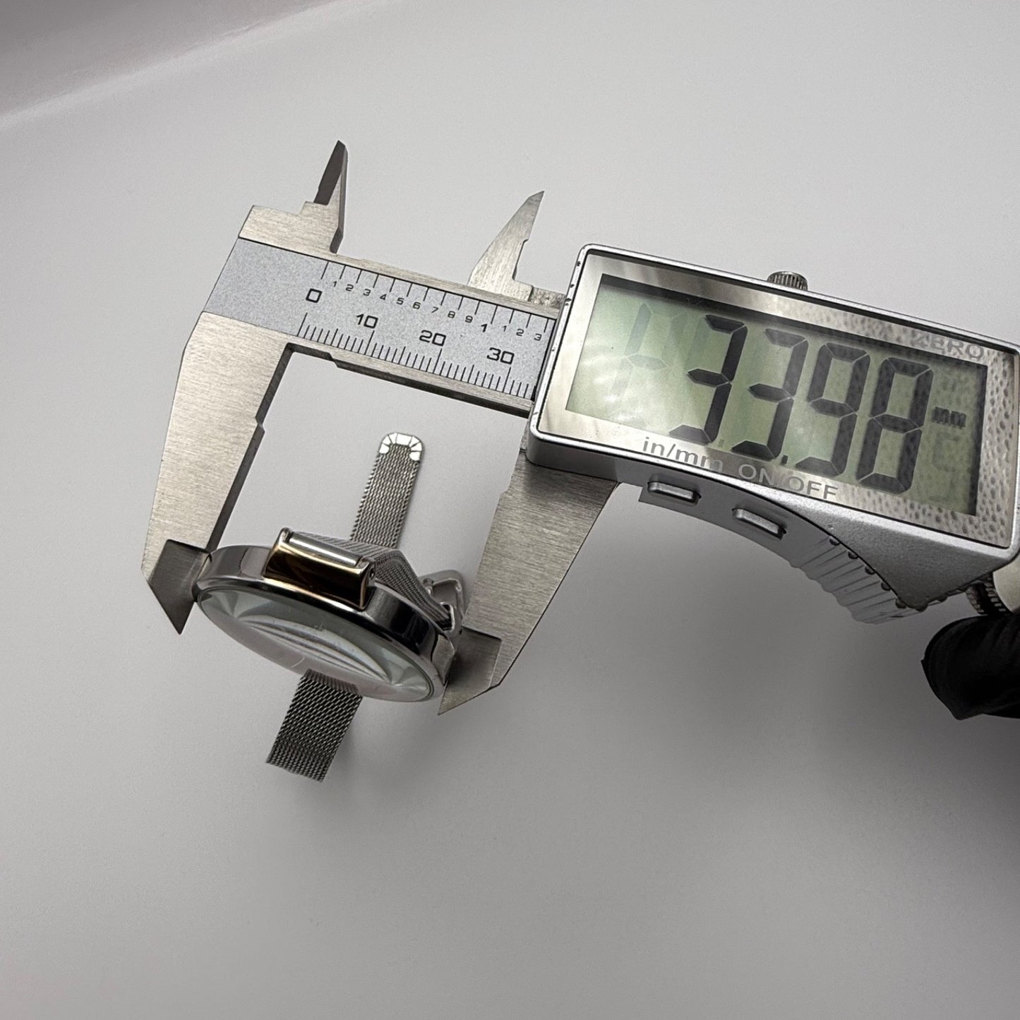 Working  Ladies Accessories Silver Tone Adjustable Mesh Strap 34mm Quartz Watch