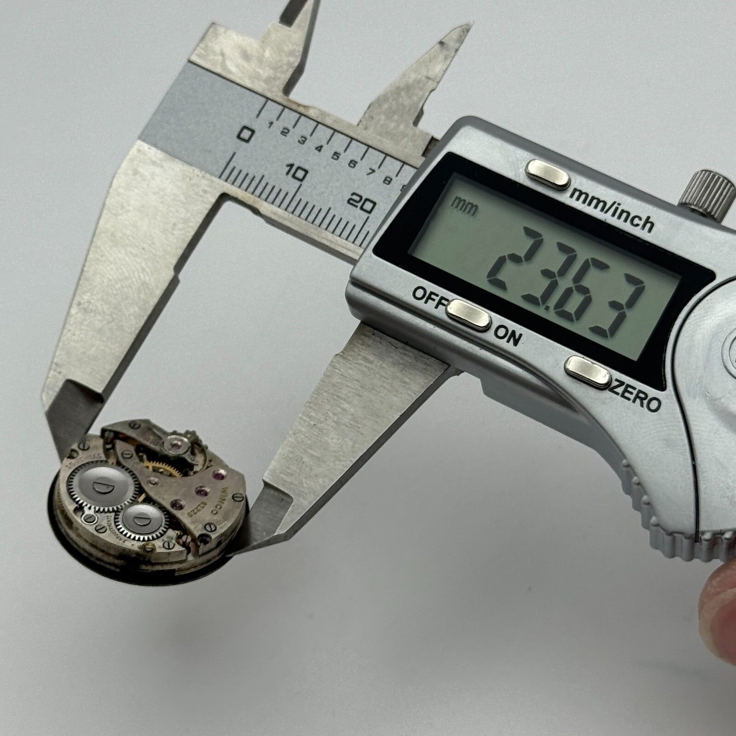 23.6mm Winco 81220 Manual Wind 15 Jewels Watch Movement Swiss Vintage PARTS