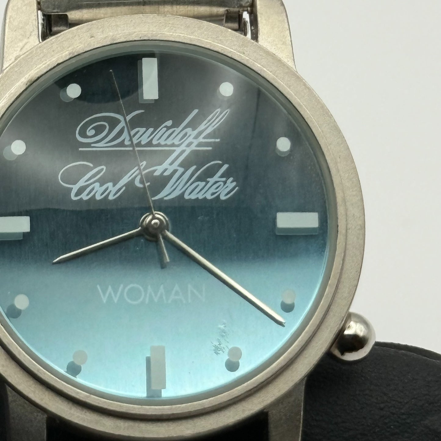 Davidoff Cool Water Ladies Quartz Watch Silver Tone Stretch Band Working 31mm