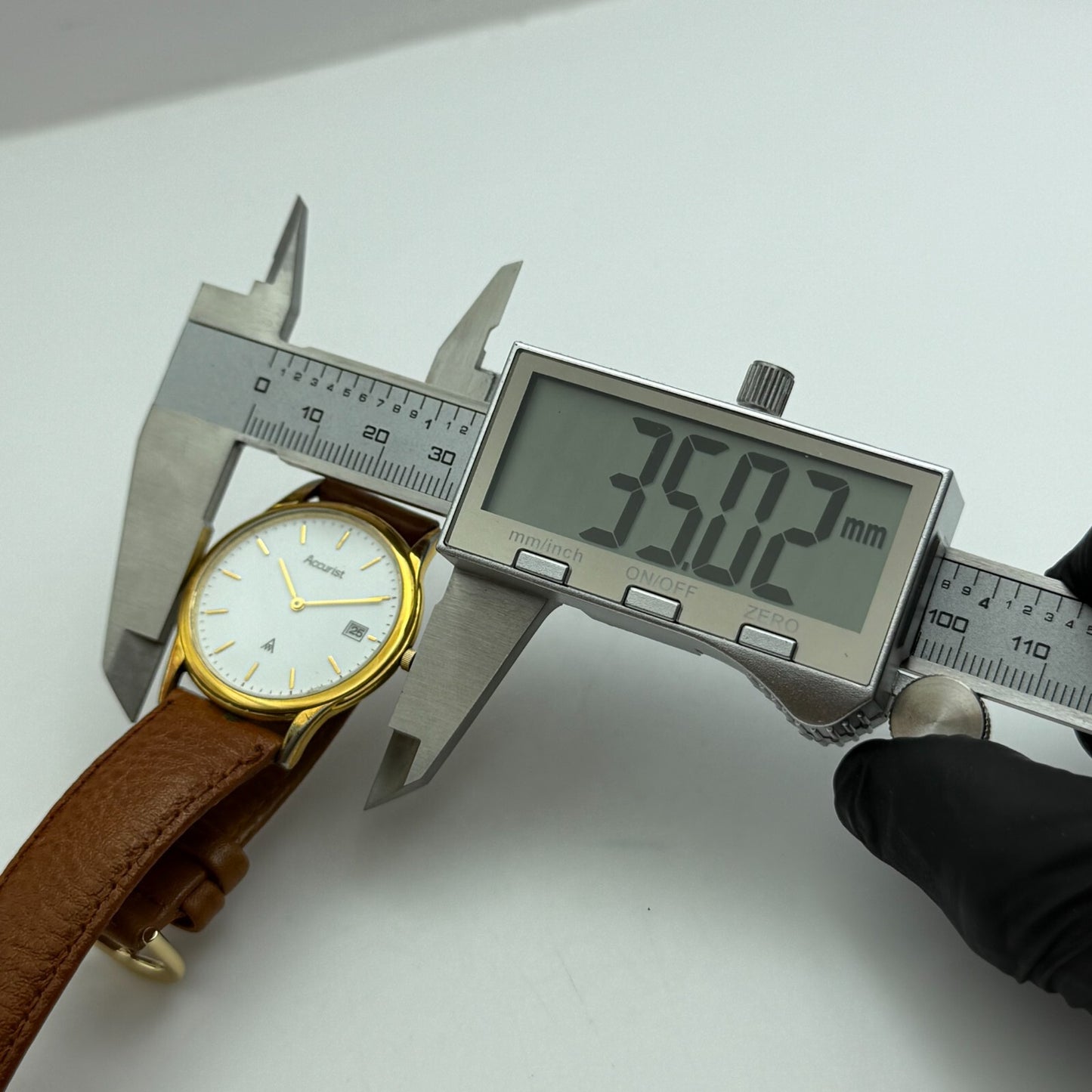 33mm Working Vintage Accurist 404000 Date Dial Leather Quartz Watch New Battery