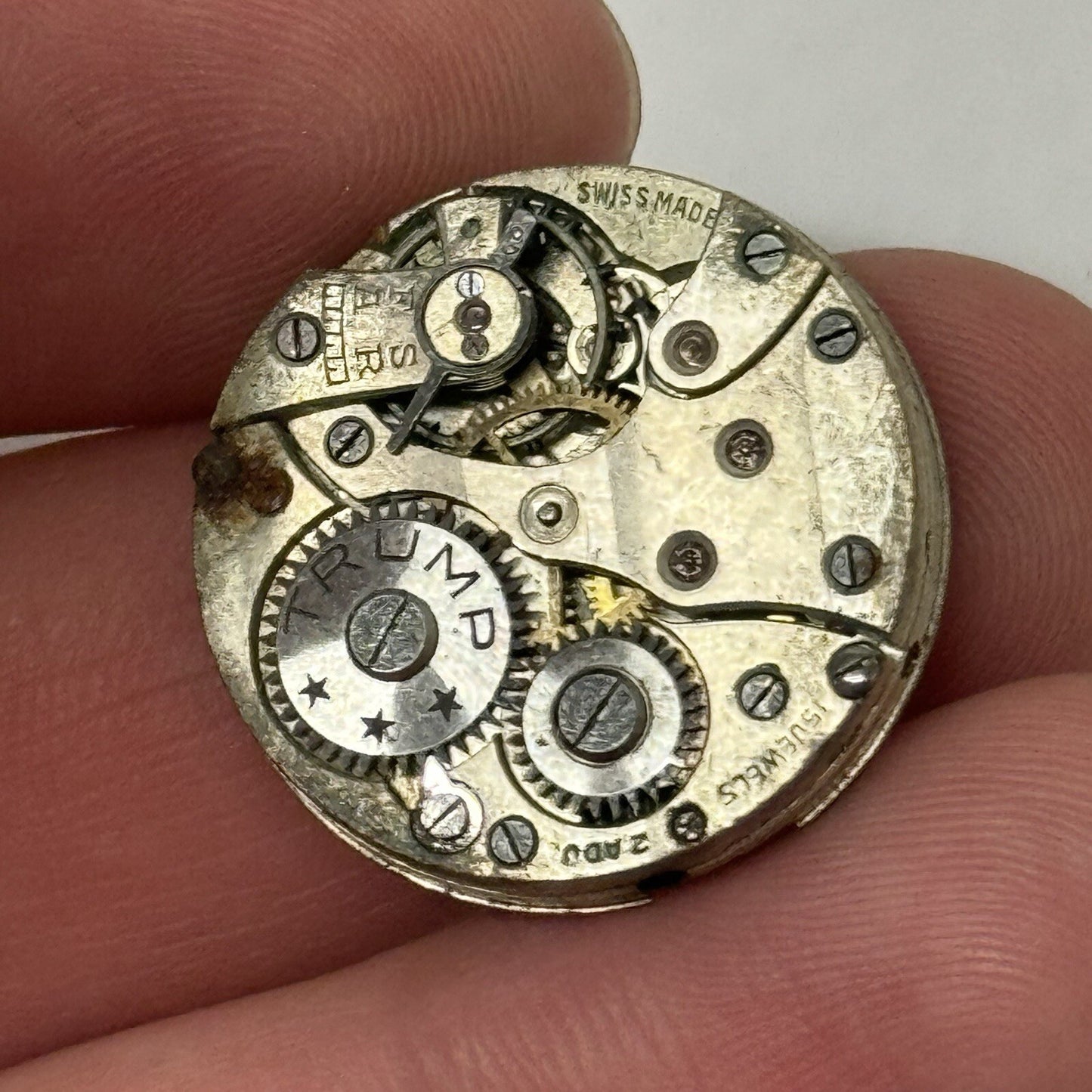 23.7mm Vintage TRUMP Watch Movement 15 Jewels 2 Adj Swiss Manual Wind To Restore