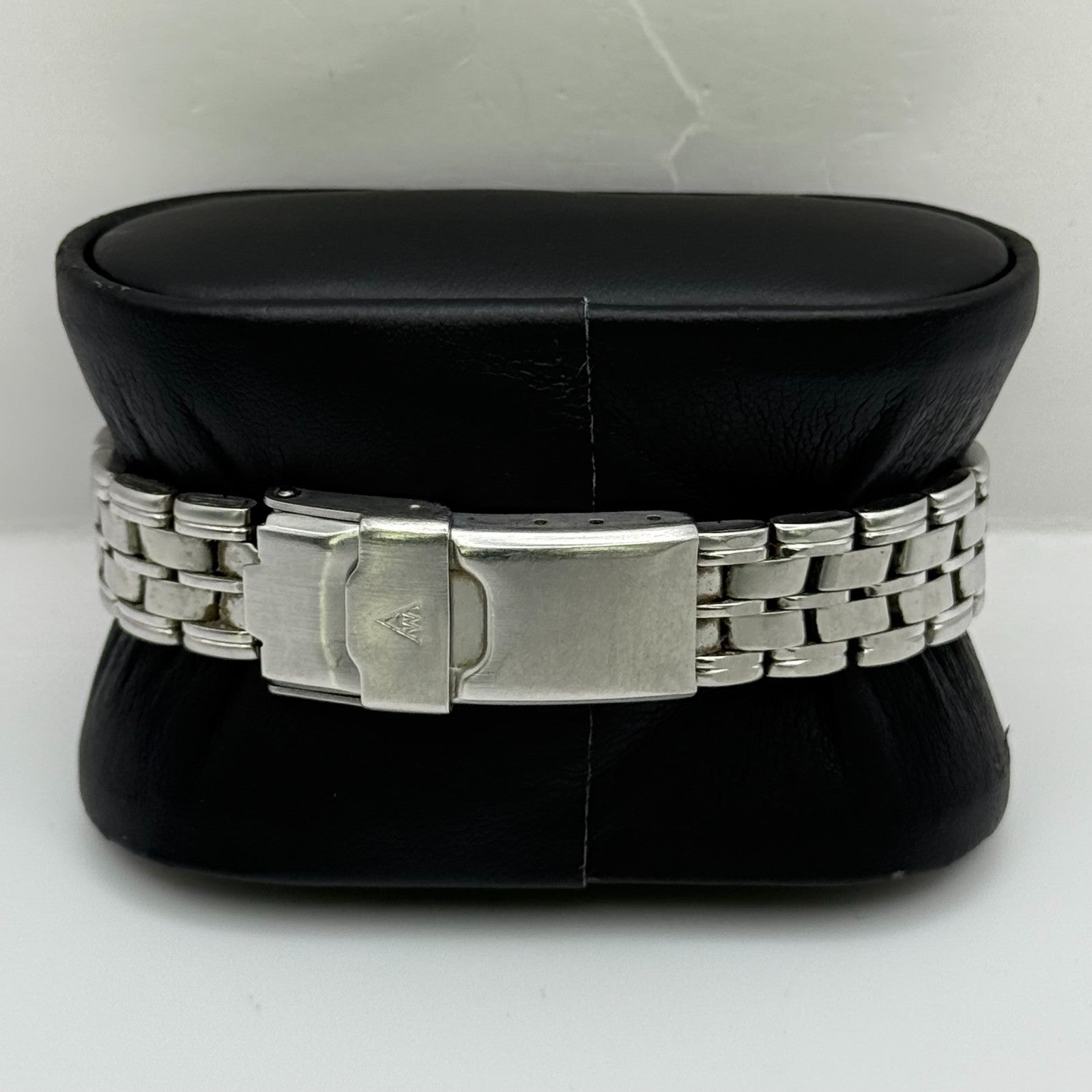 Accurist Ladies Quartz Watch Black Dial Silver Tone Bracelet Japan Working 27mm