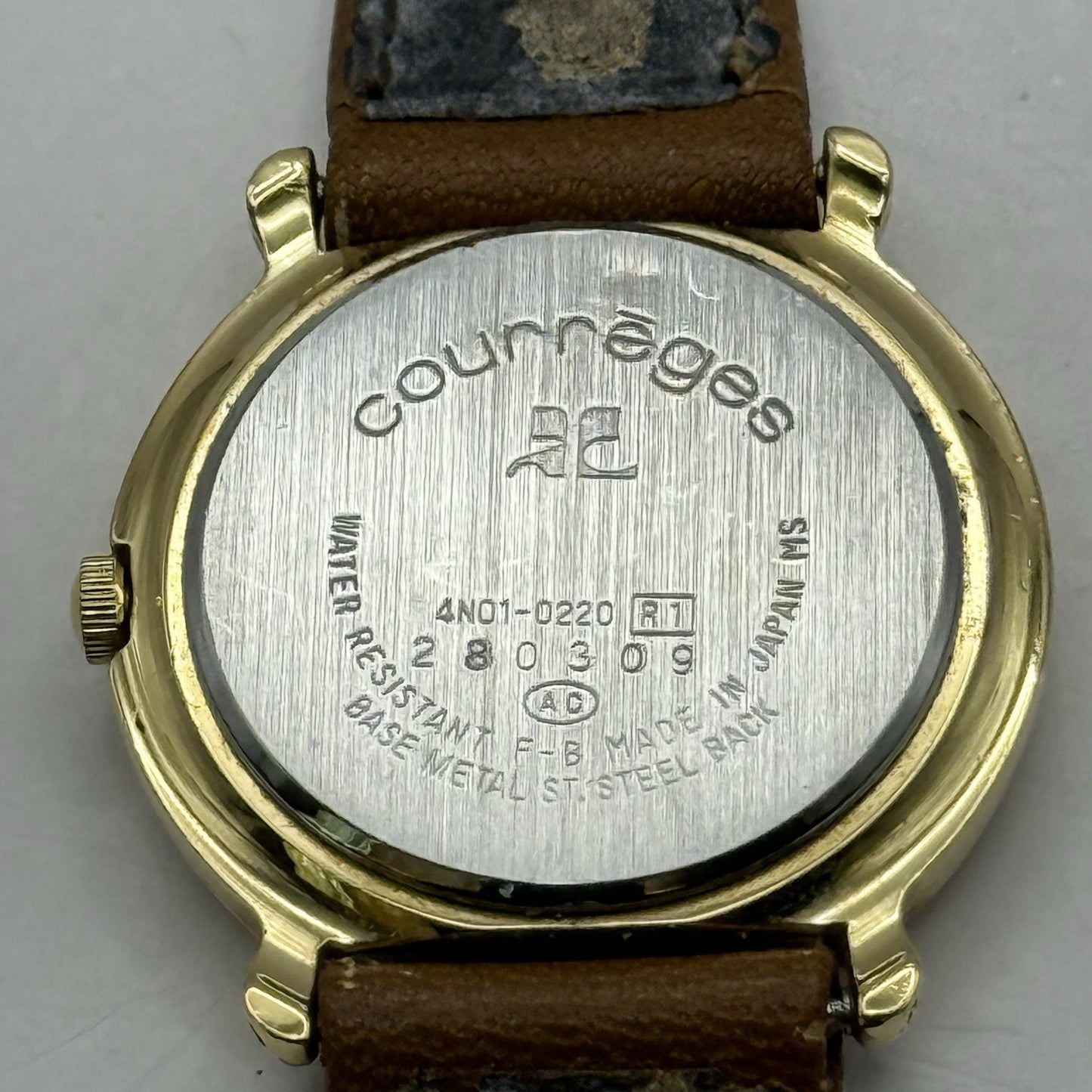 25mm Working Ladies Vintage Courreges Paris 4N01-0220 Gold Plated Quartz Watch