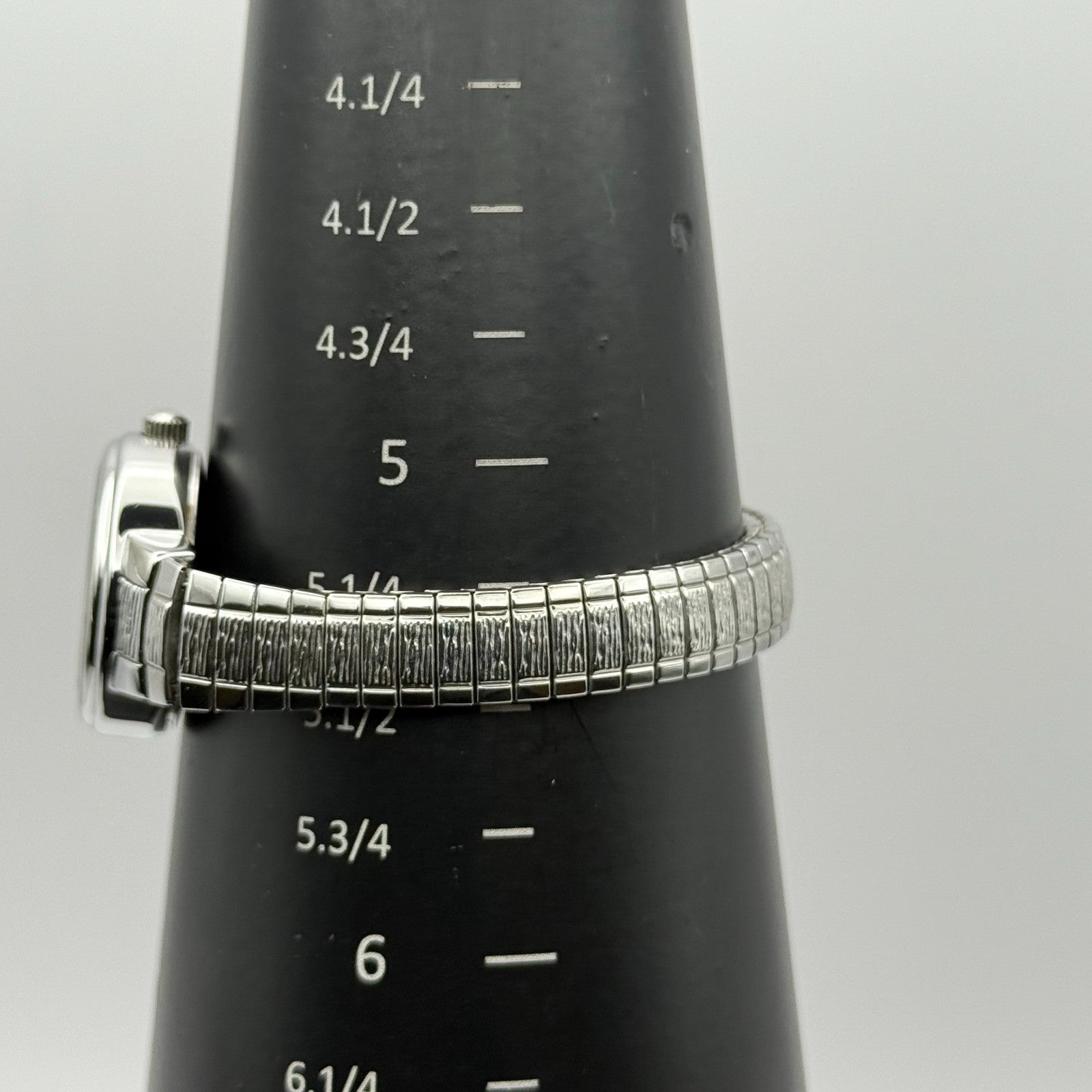 Lorus Ladies Quartz Watch White Dial Silver Tone Stretch Band Japan Working 23mm