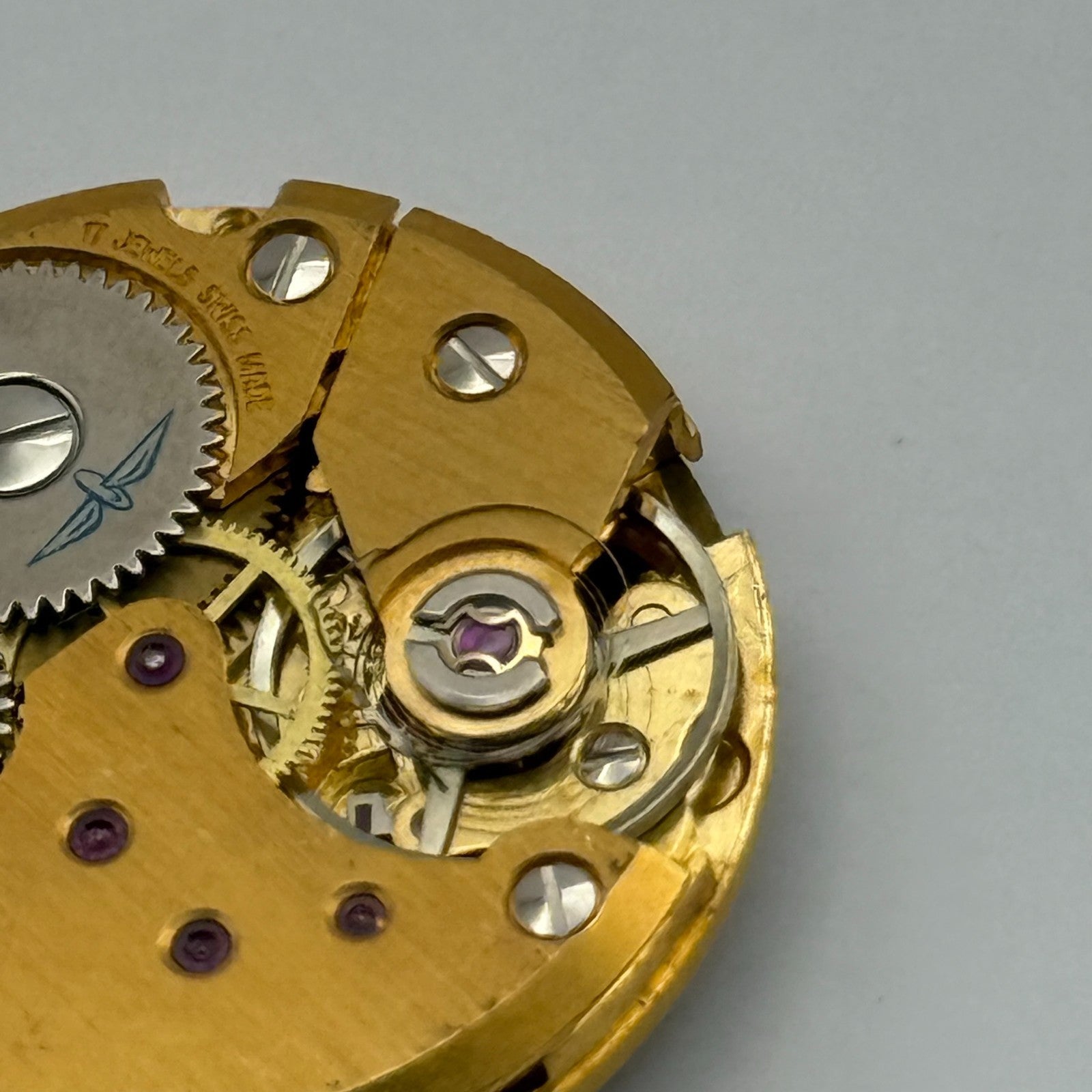 Peseux P 7046 Watch Movement Manual Wind Vintage 17 Jewels Swiss Parts 23.6mm