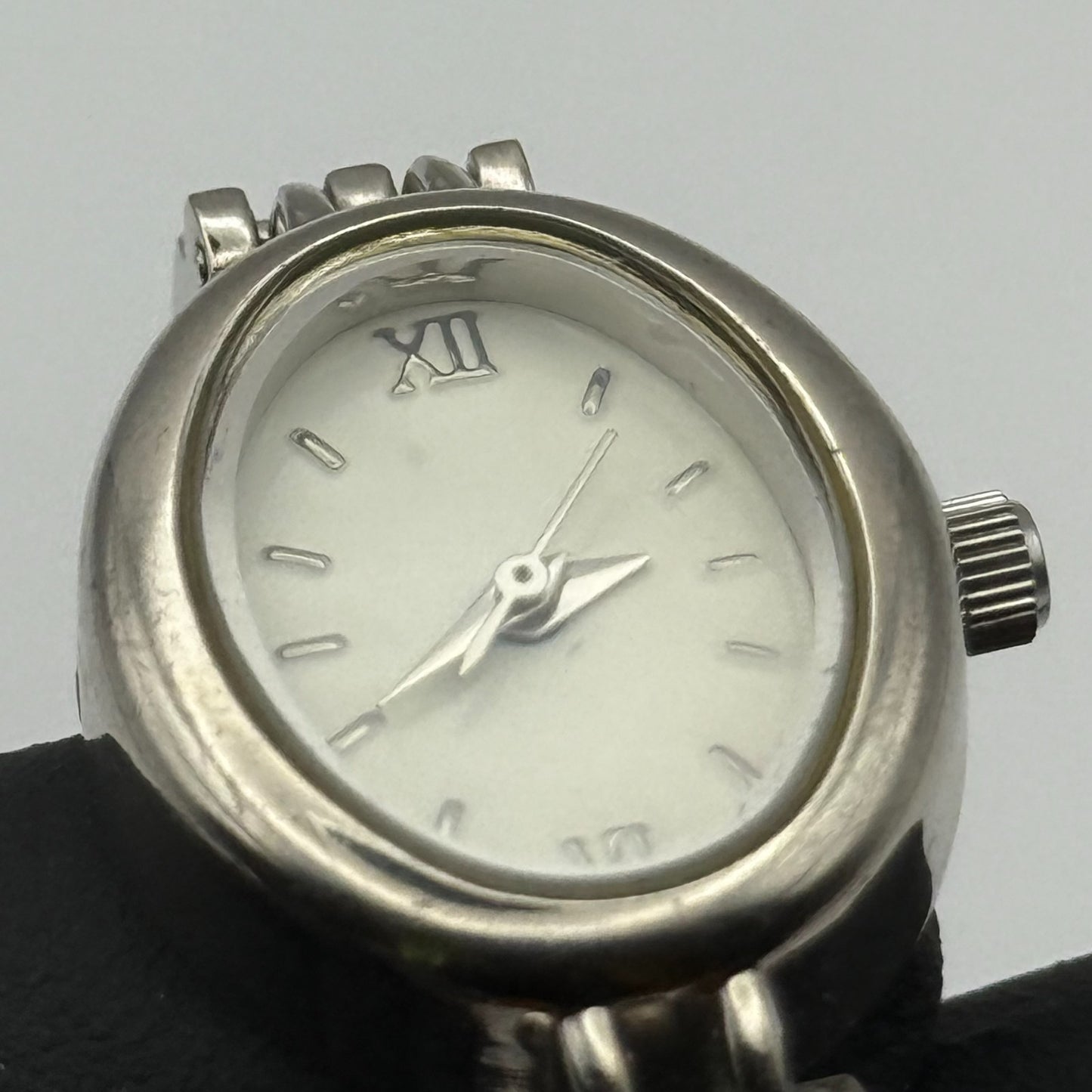 Ladies Quartz Watch Oval White Dial Silver Tone Bracelet Working 18mm 6 Inches