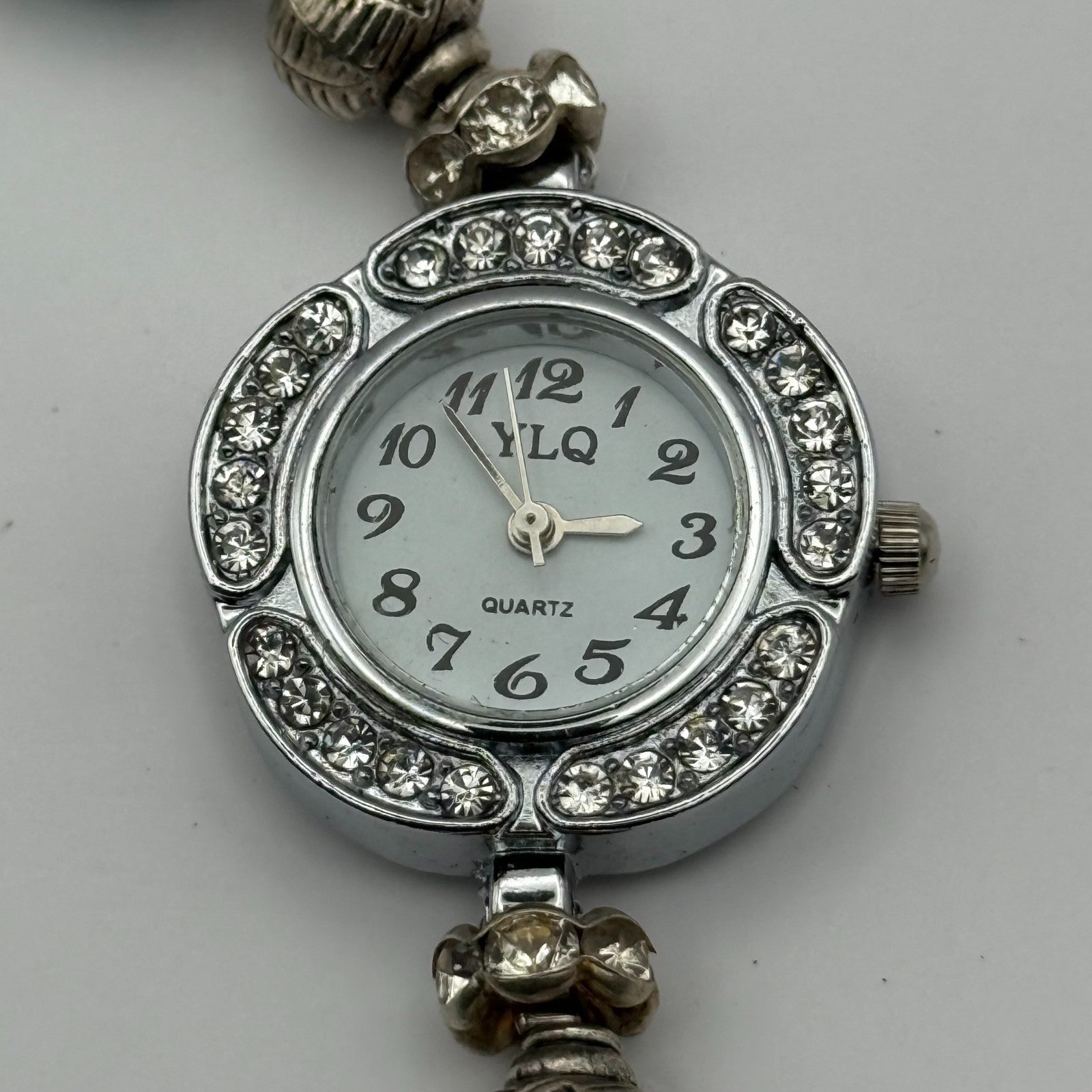 YLQ Ladies Quartz Watch Crystal Accents Beaded Design Bracelet Working 25mm