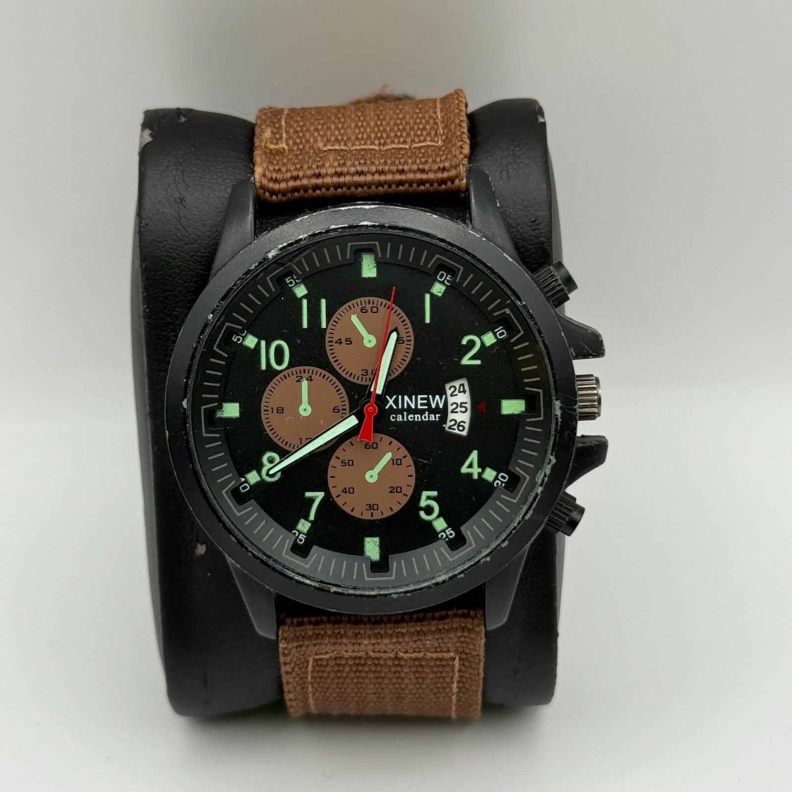 Xinew Men’s Quartz Chronograph Watch Calendar Dial Brown Strap Working 42mm
