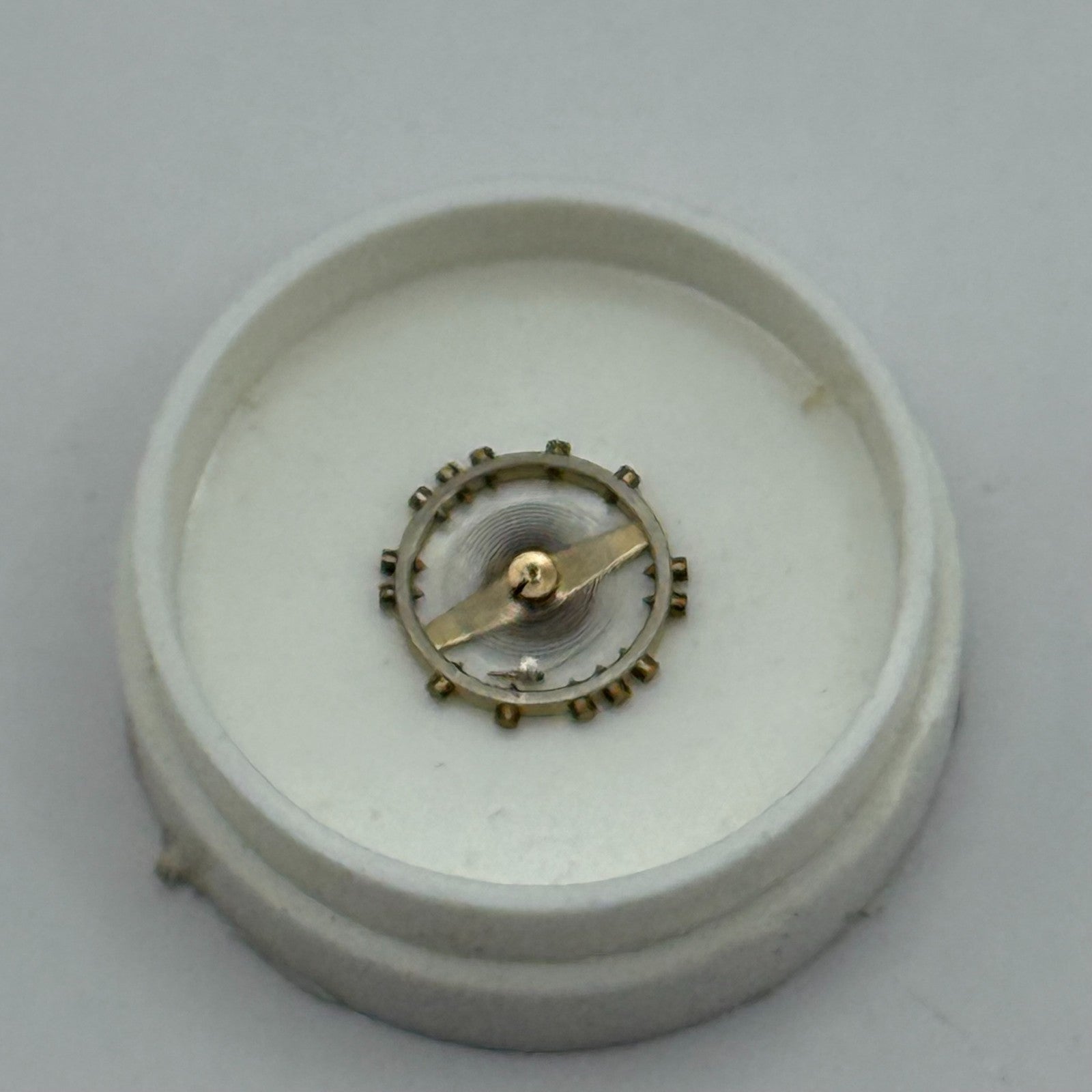 FEF 6600 Balance Wheel Complete And Spring Inca 1181 M Watch Movement Parts NOS
