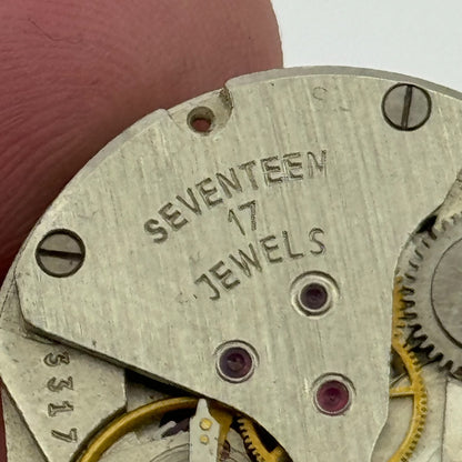 26.9mm Unidentified 3317 Manual Wind 17 Jewels Watch Movement Vintage PARTS