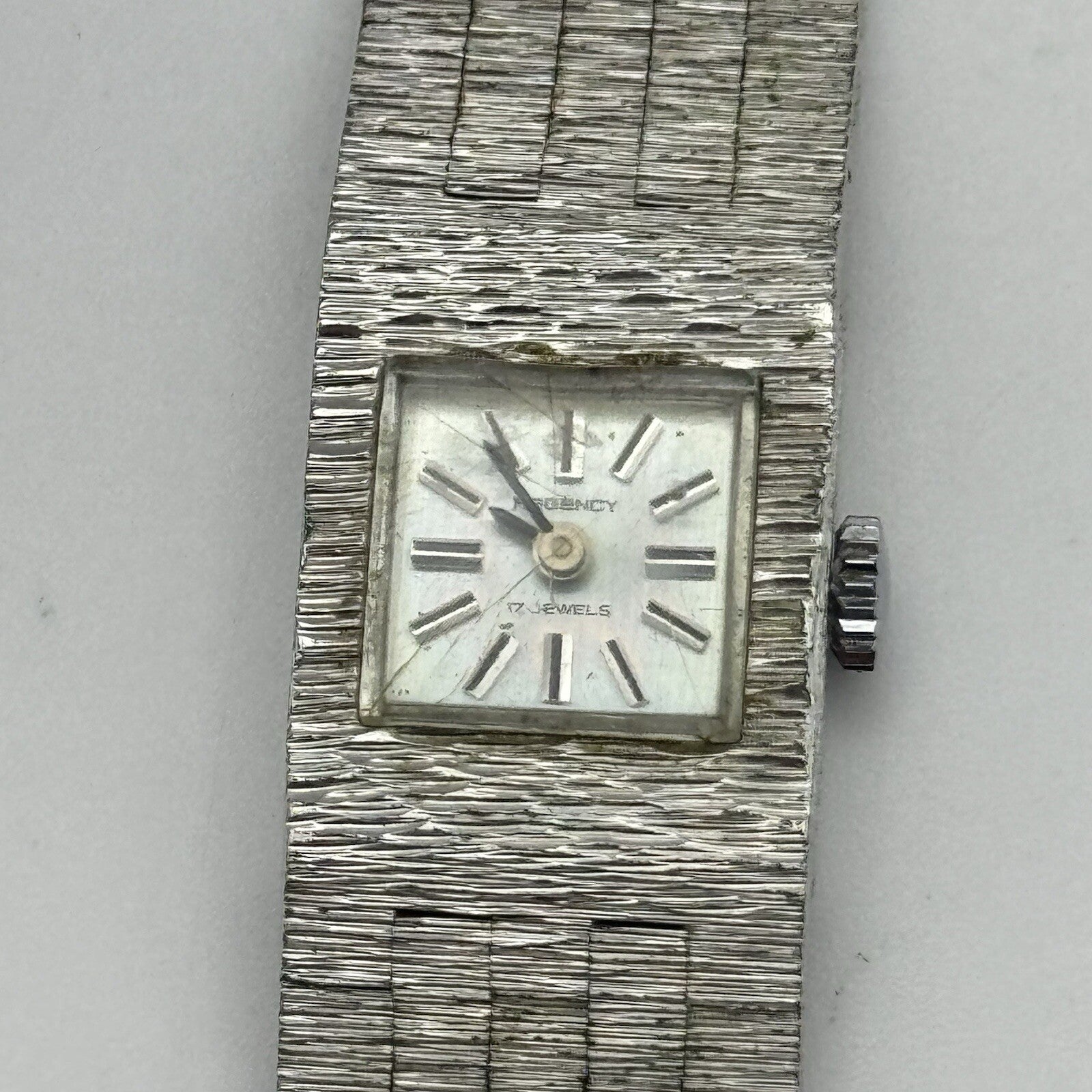 15mm WORKING Ladies Regency Silver Tone Bark Affect Manual Wind Vintage Watch